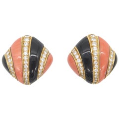 Charles Turi Boucles d'oreilles en or jaune 18 carats, onyx, corail et diamants