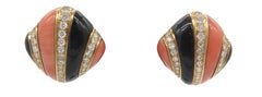 Charles Turi Ohrringe aus 18 Karat Gelbgold mit Koralle, Onyx und Diamant