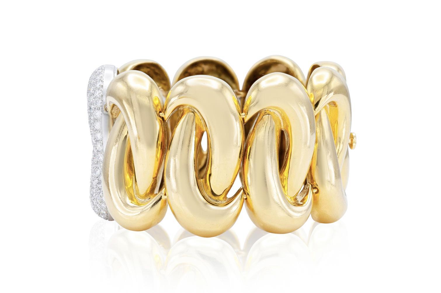 Fein gearbeitet in 18k Gelbgold und Platin mit runden Diamanten im Brillantschliff mit einem Gesamtgewicht von ca. 10,00 Karat
Unterzeichnet von Charles Turi
Größe 7 Zoll