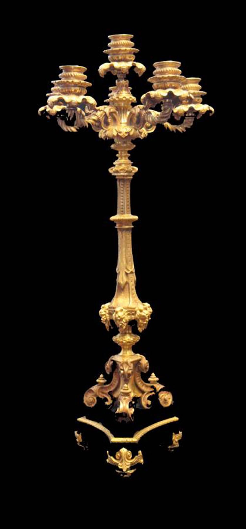 Charles V. - Commemoratives Kaminsims-Uhr-Set aus vergoldeter Bronze und schwarzem Marmor im Angebot 6