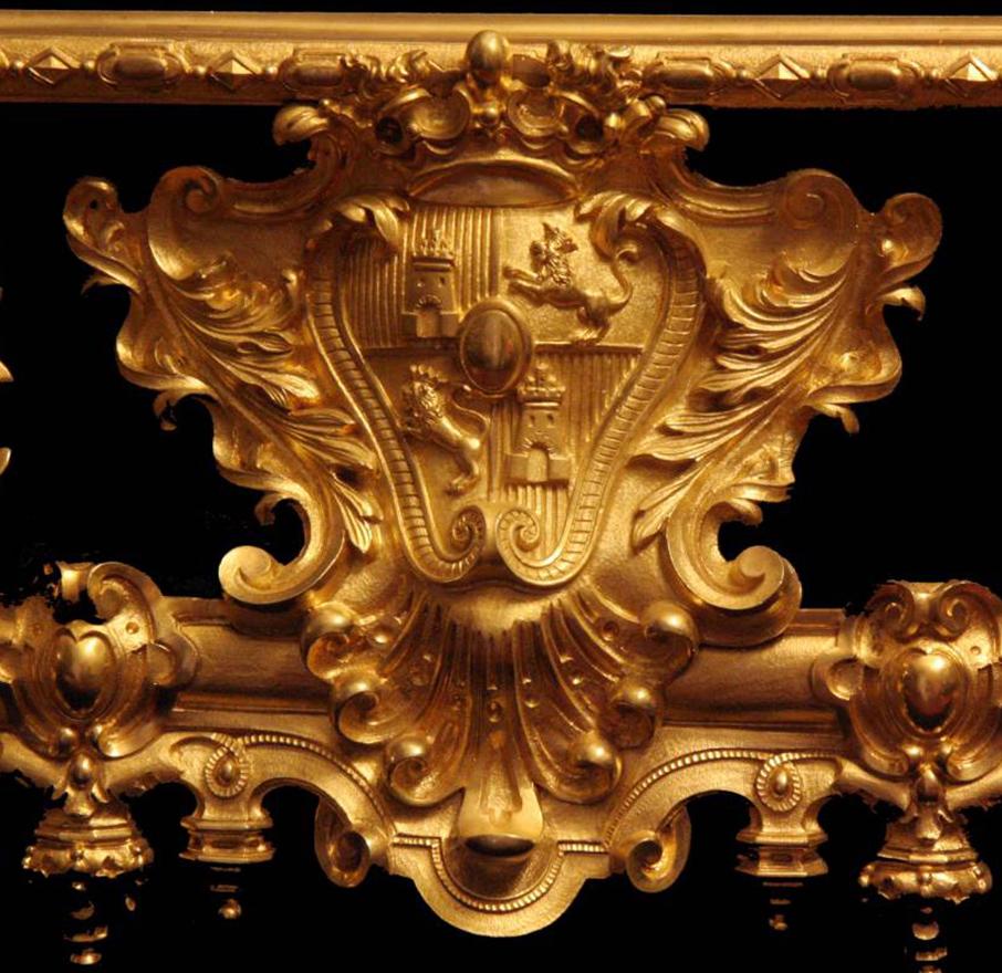 Charles V. - Commemoratives Kaminsims-Uhr-Set aus vergoldeter Bronze und schwarzem Marmor im Angebot 3