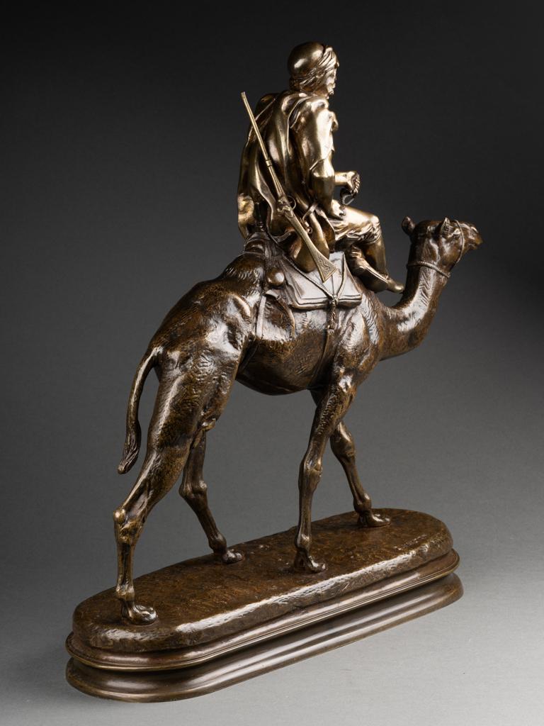 Fin du XIXe siècle Charles Valton : « guerrier arabe chevauchant un dromedary », sculpture en bronze, XIXe siècle 