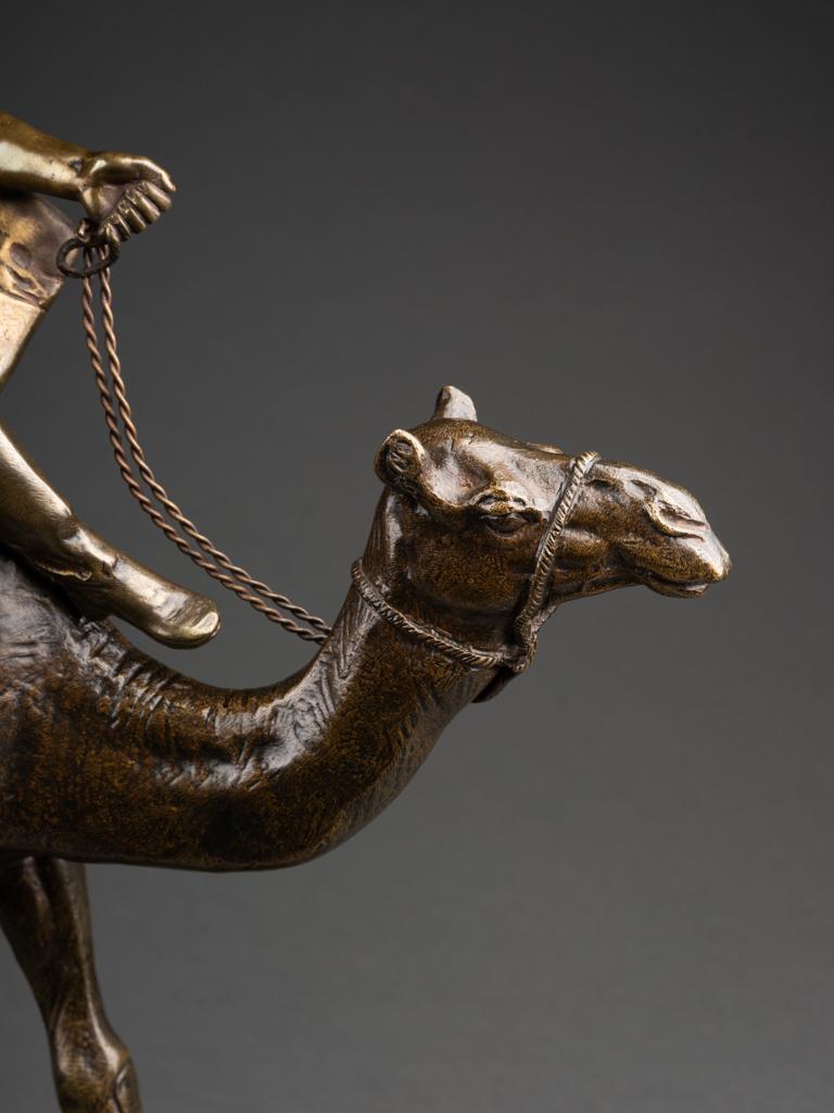 Charles Valton : « guerrier arabe chevauchant un dromedary », sculpture en bronze, XIXe siècle  1