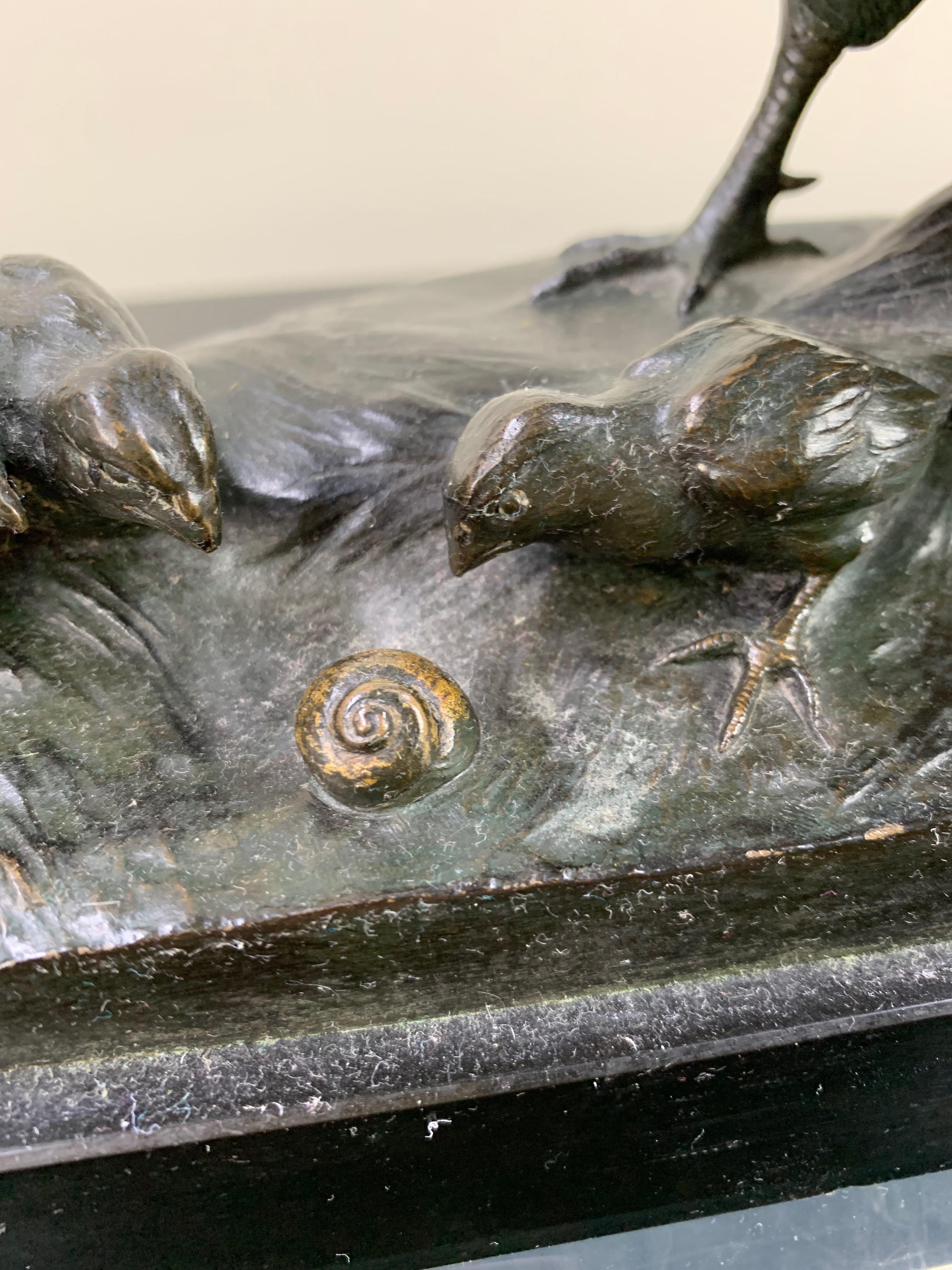 Européen Étude en bronze de Charles Virion : étude figurative d'une famille de faisans et d'un escargot en vente