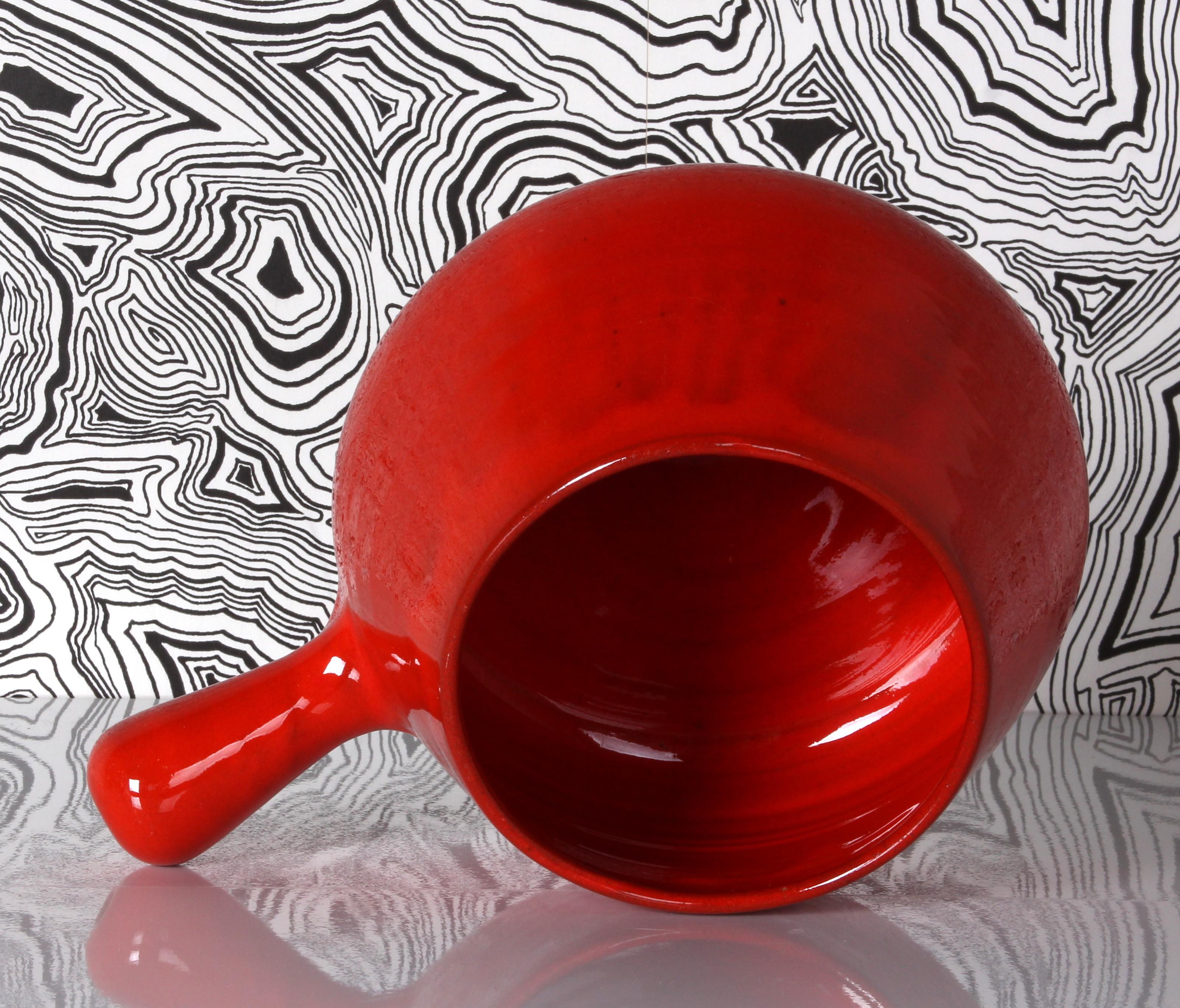 Charles Voltz Vallauris Pottery SET: Brocca e casseruola con tipica smaltatura rossa a bassa cottura In condizioni ottime in vendita a Landshut, BY