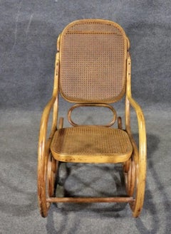 Silla mecedora de madera curvada Charles W. Stendig
