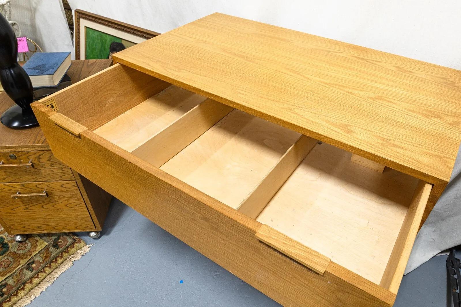 Charles Webb Traditional Mid Century Modern Oak Rectangular 4 Drawer Dresser For Sale 3