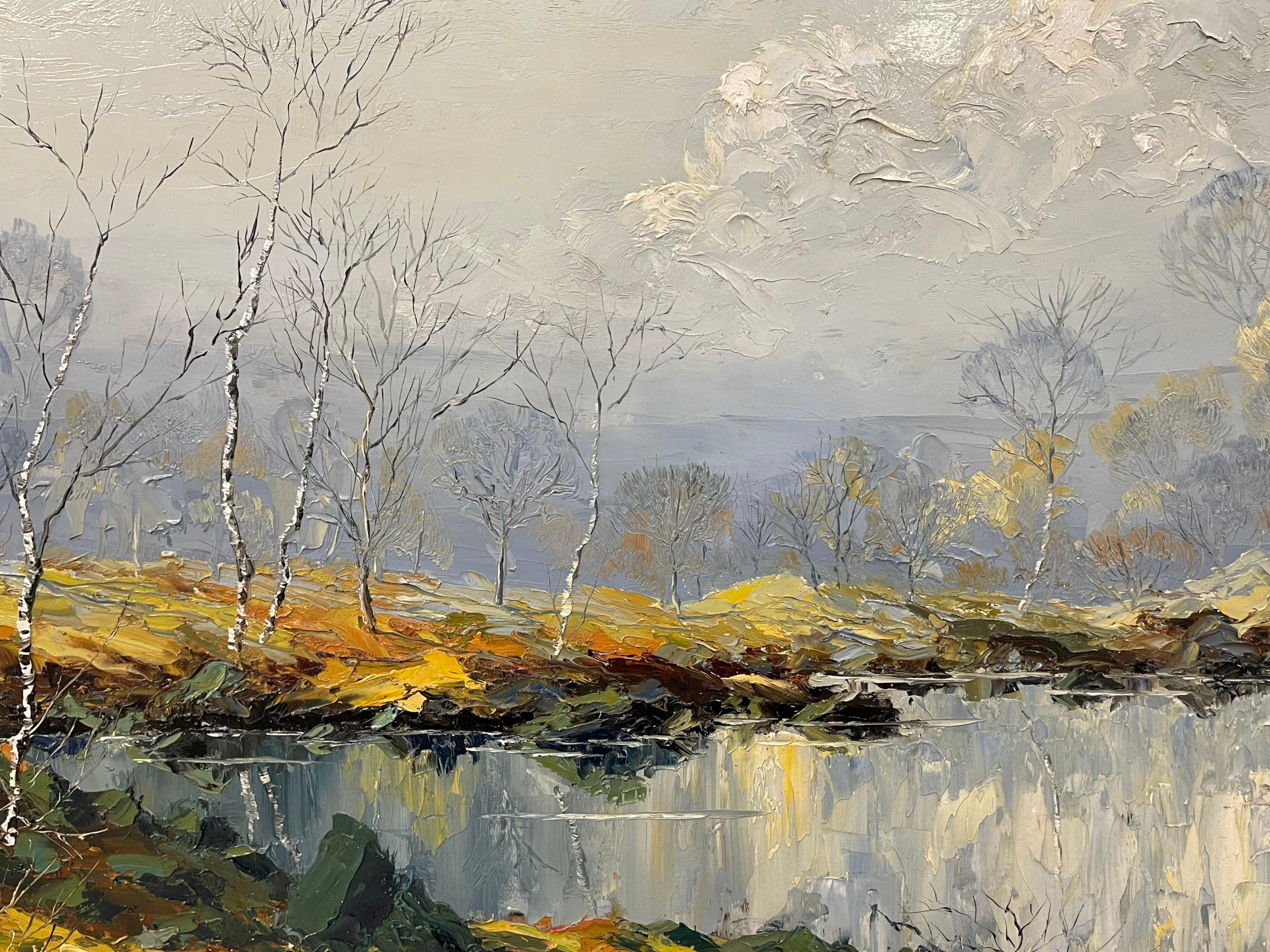 Pintura al óleo de la ribera de un río con abedules plateados y colinas y montañas neblinosas en venta 5