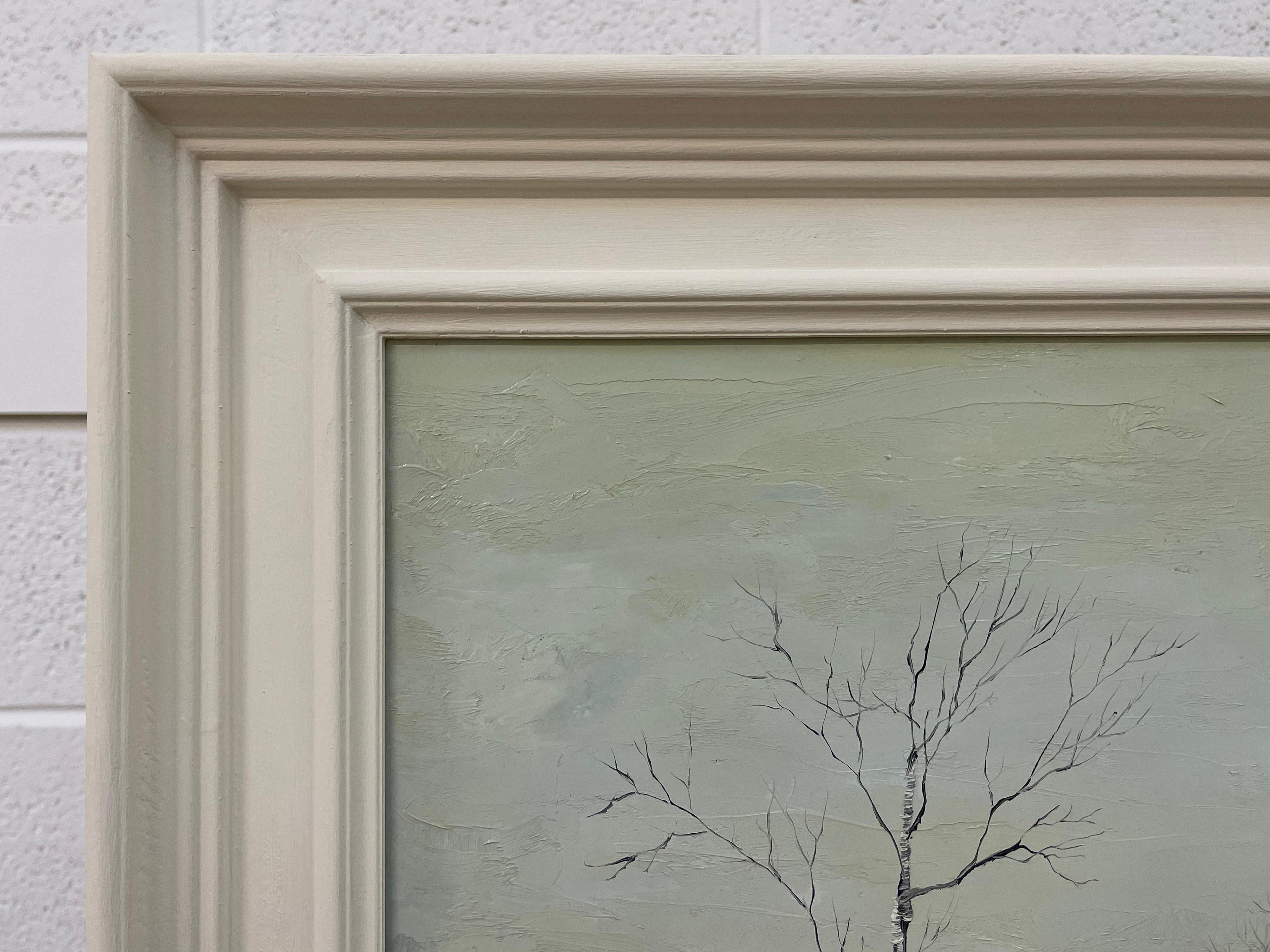 Pintura al óleo de la ribera de un río con abedules plateados y colinas y montañas neblinosas en venta 8