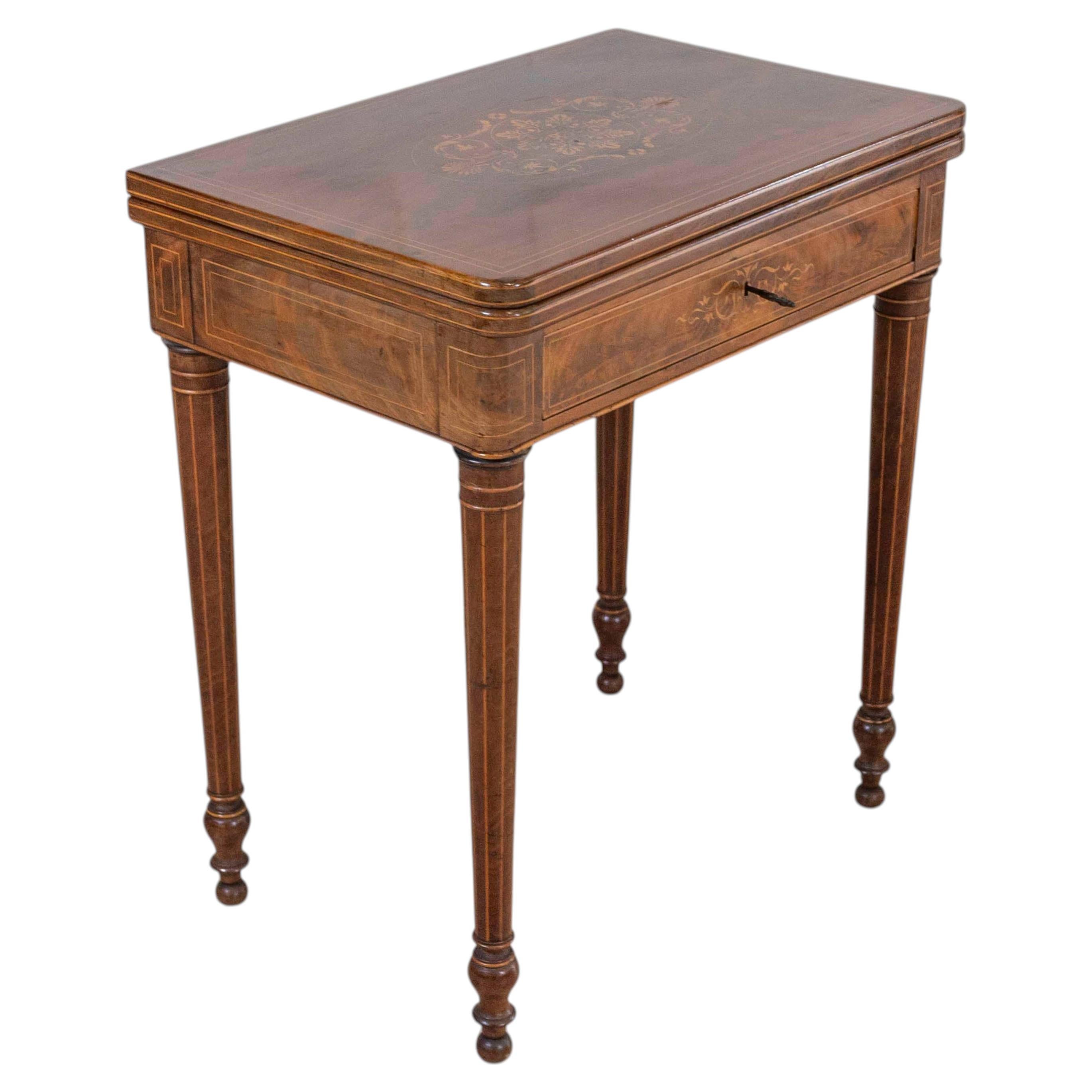 Charles X Mesa de juego con incrustaciones de arce y caoba de 1820 en venta