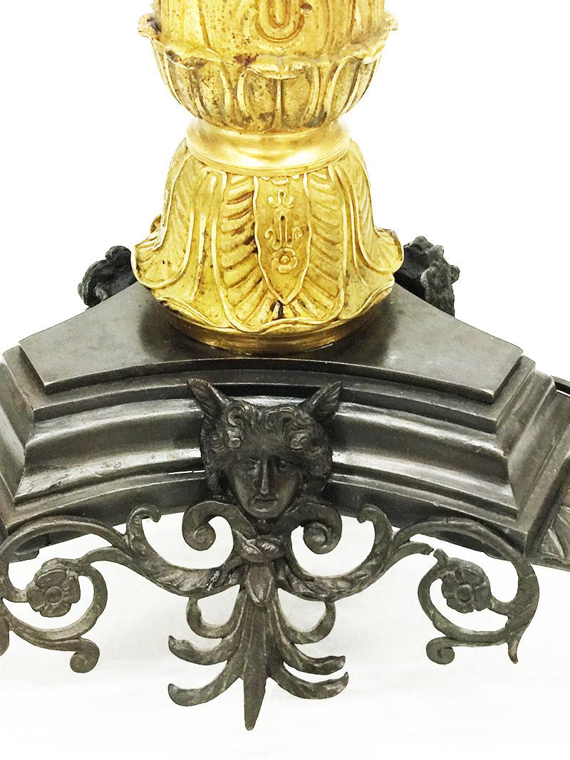 Charles X:: Table d'échecs du XIXe siècle:: bronze doré incrusté de marbre et de pierres Bon état - En vente à Delft, NL