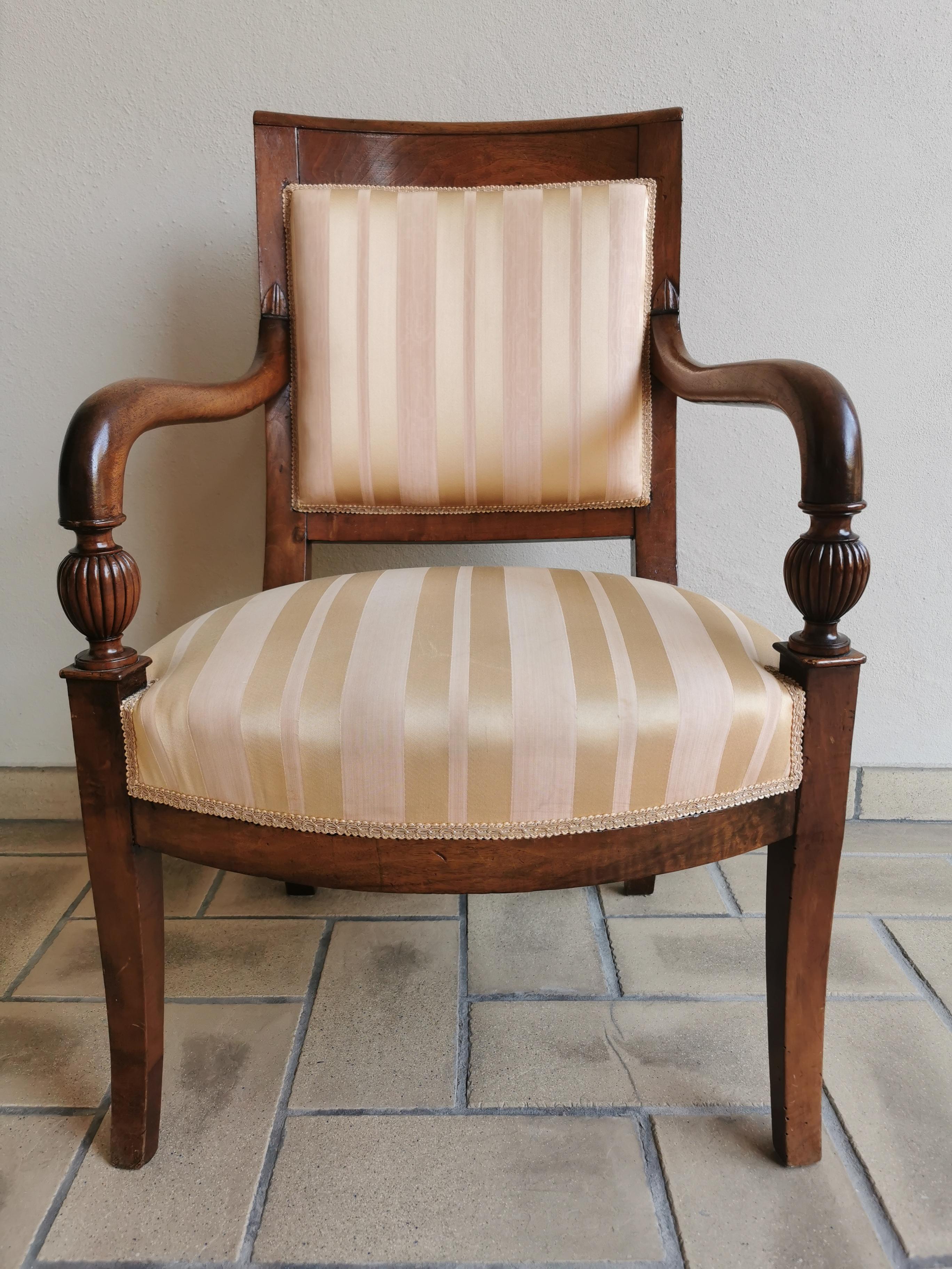 Charles X armchair-office chair in walnut and silk ca 1830 
in very good condition 
particular and rare piece
seller location :Torino Italy.