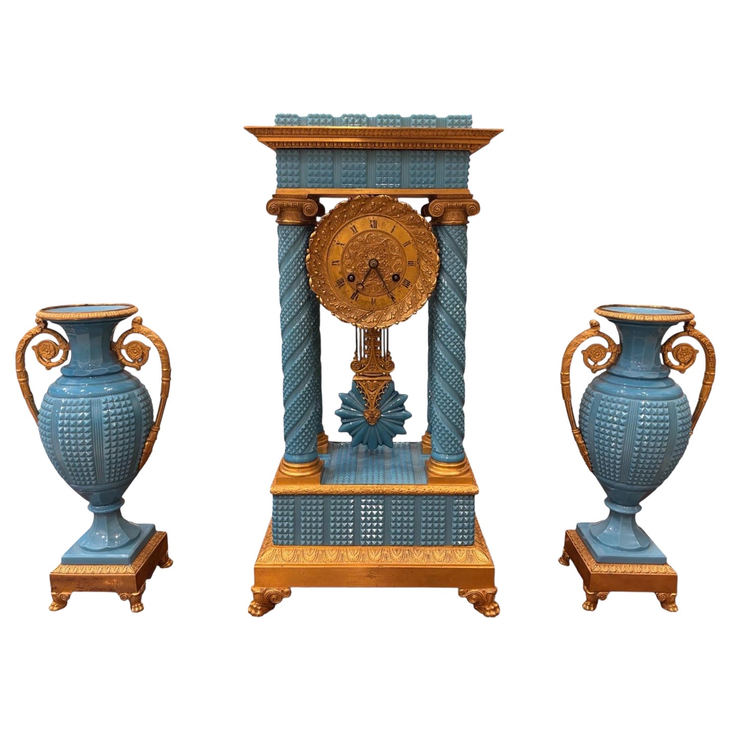 Garniture de cheminée Charles X Opaline bleue en vente