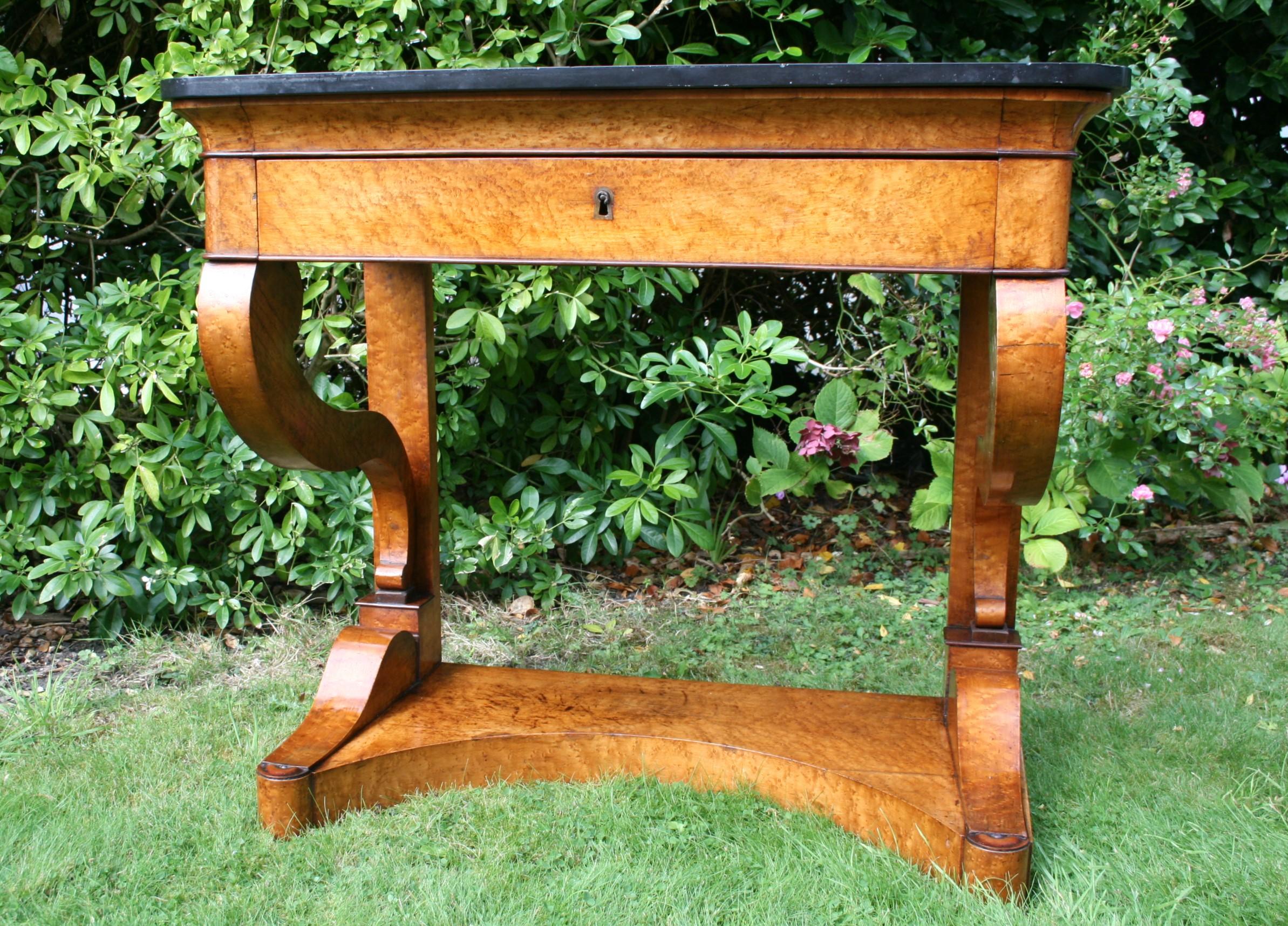 Charles X Burr Maple Dressing Table In Good Condition For Sale In Chulmleigh, Devon
