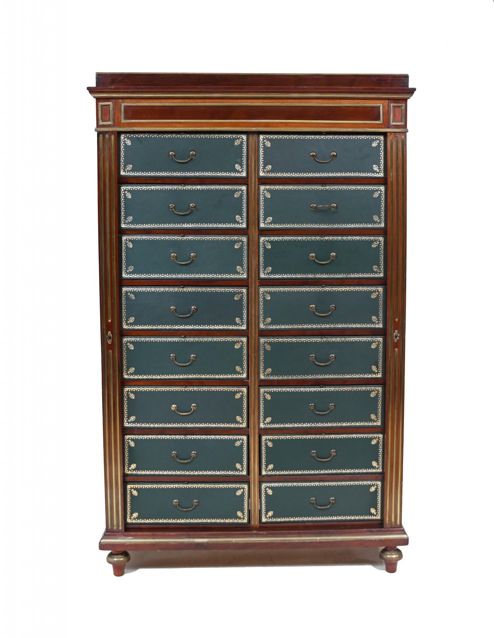 Gorgeous period Charles X - 1815 - French cartonnier chest
Features 16 drawers - eight to each side
Hand crafted from mahogany with ormolu fixtures which are well cast and original
Such a great looking piece, very on trend for interior