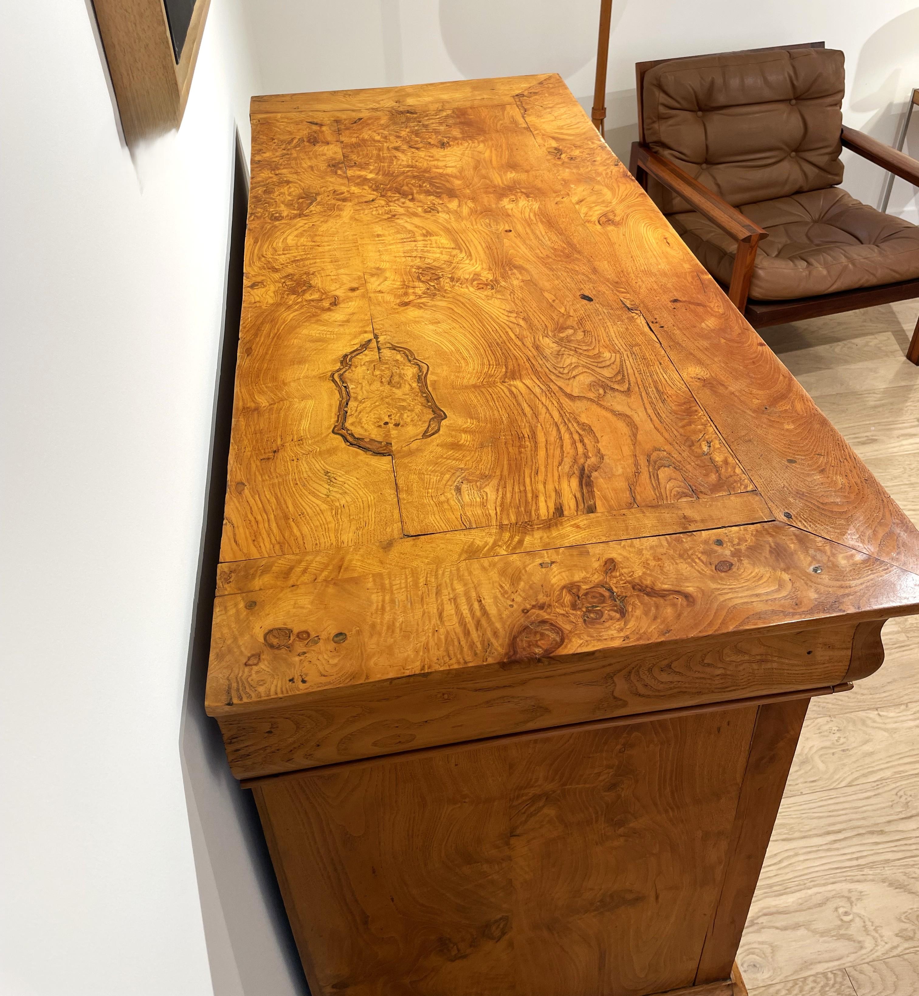 Charles X chest of drawers  In elm burl For Sale 4