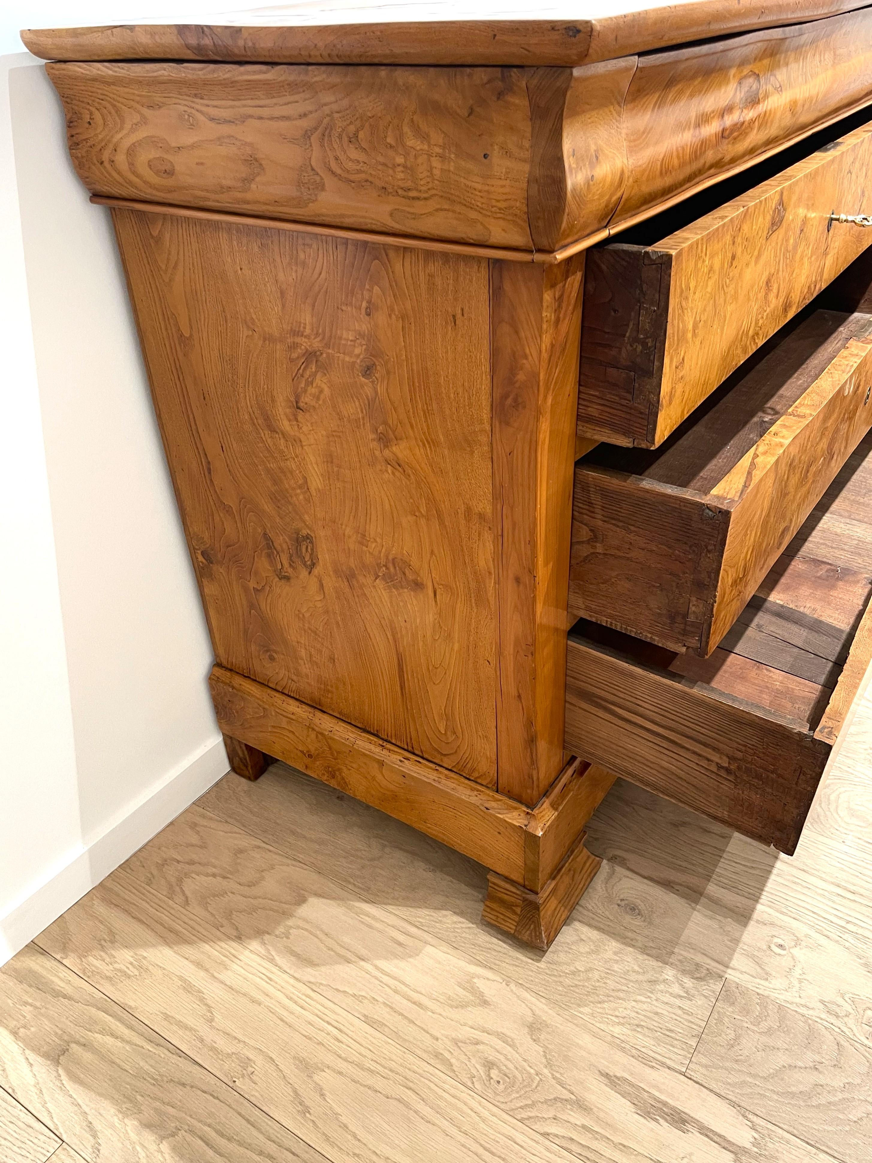 Woodwork Charles X chest of drawers  In elm burl For Sale