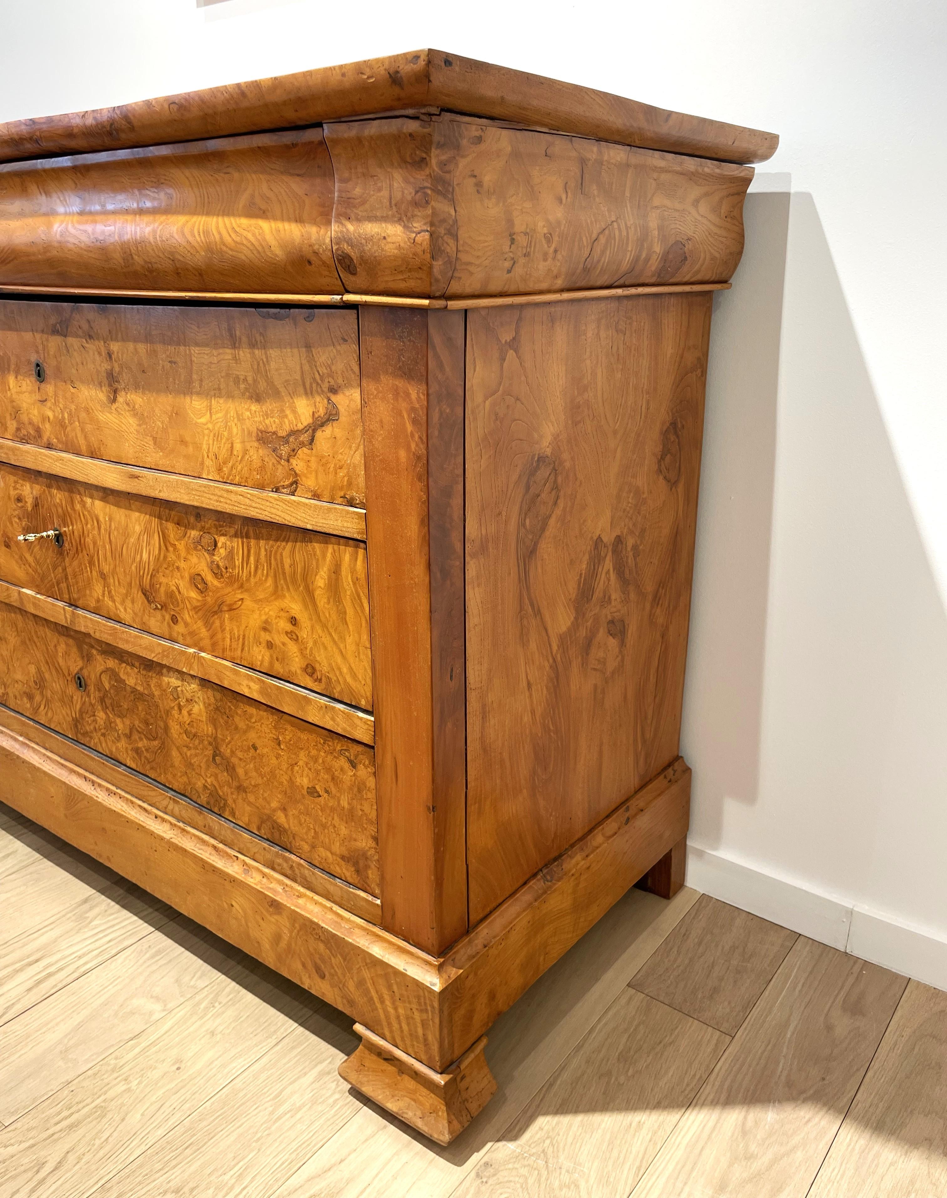 Elm Charles X chest of drawers  In elm burl For Sale