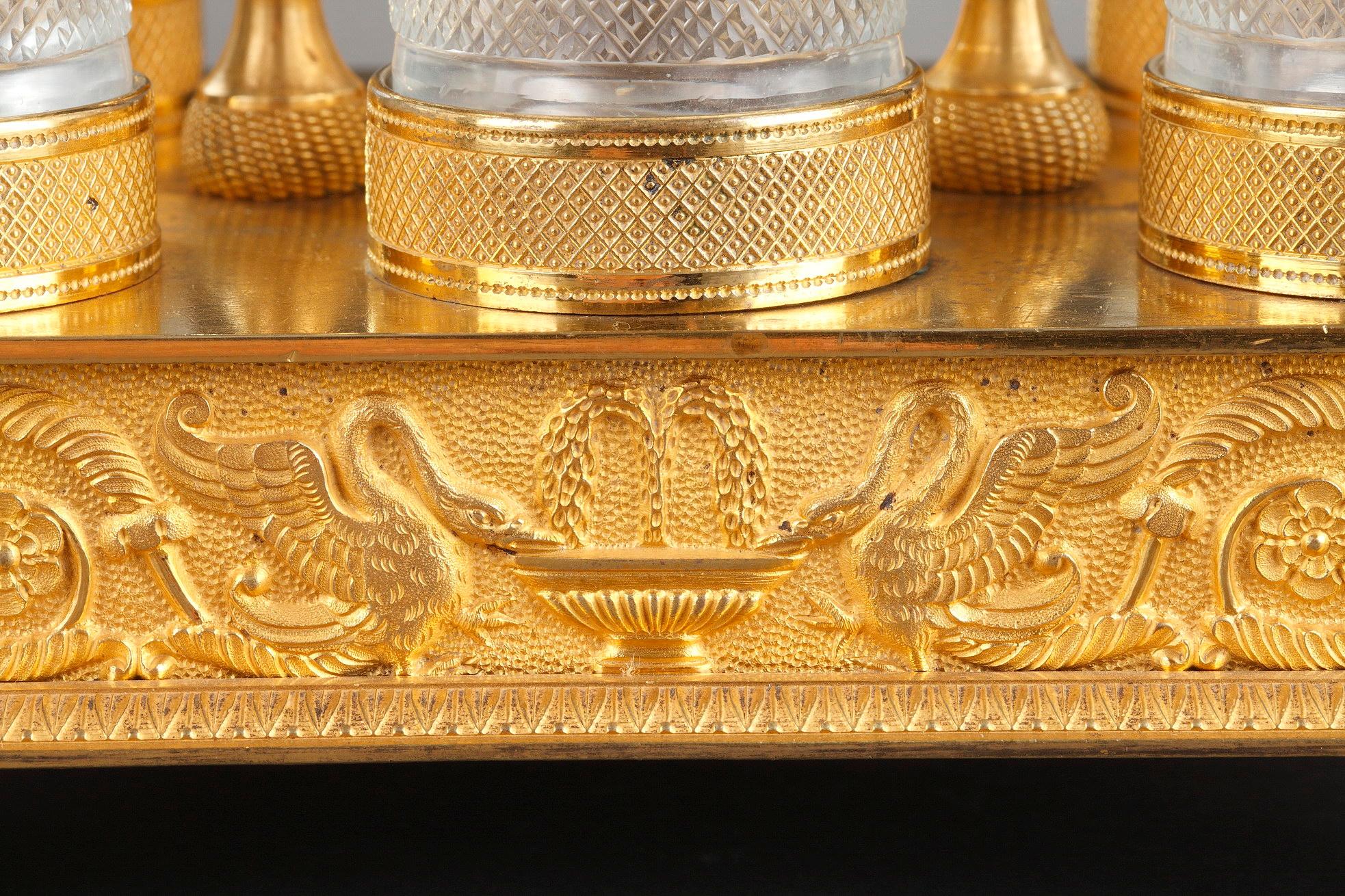 Cellaret de parfum Charles X en cristal taillé et bronze doré. en vente 5
