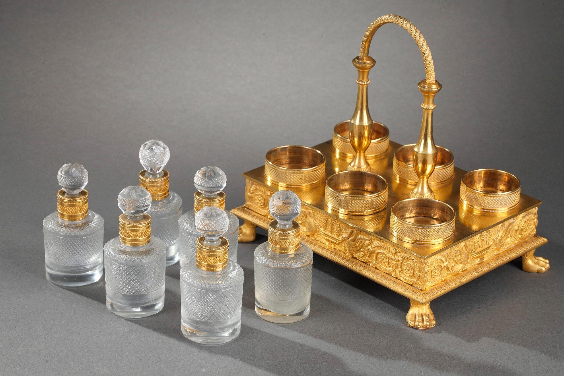 Cellaret de parfum Charles X en cristal taillé et bronze doré. en vente 6