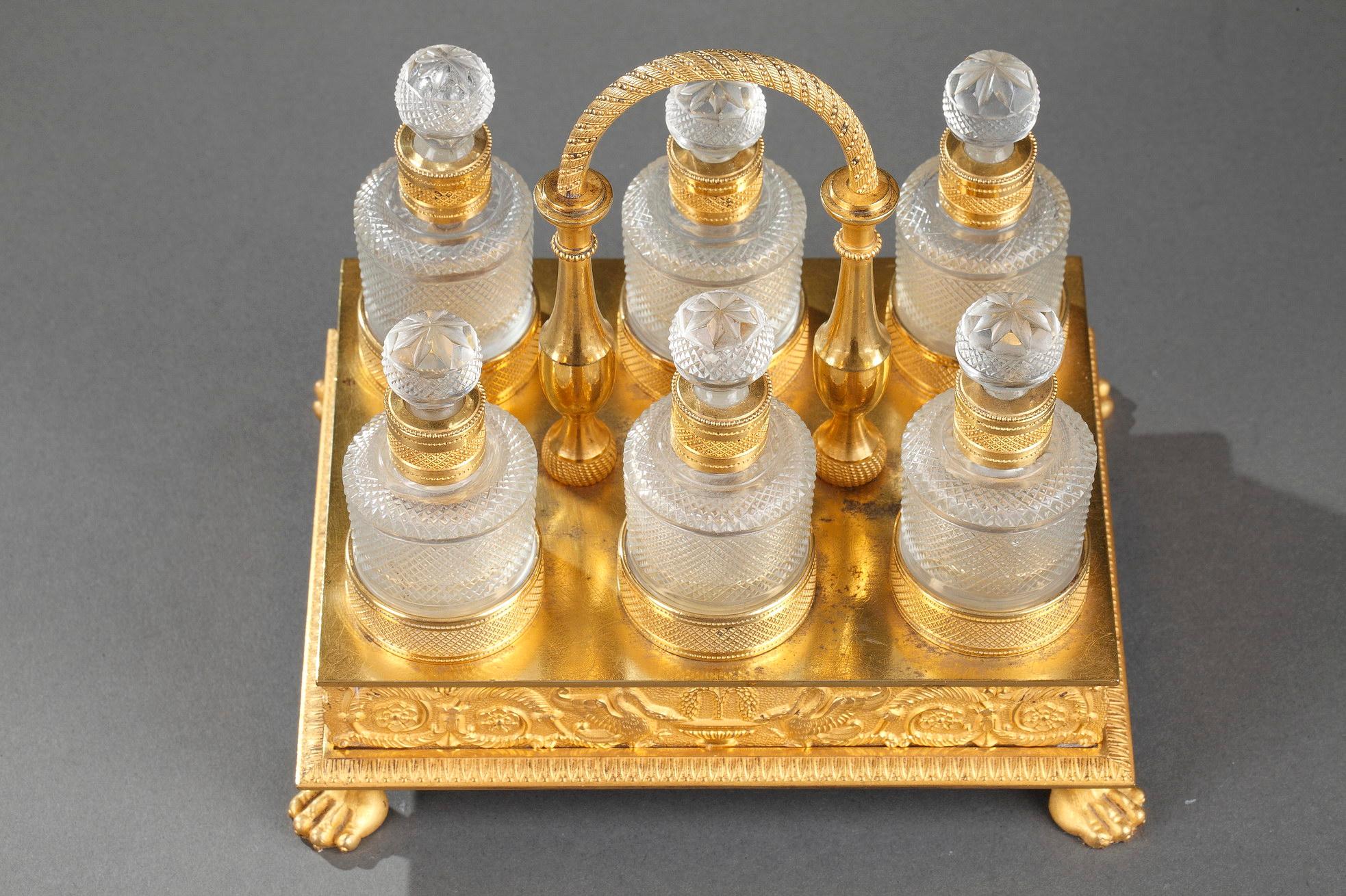 Taille française Cellaret de parfum Charles X en cristal taillé et bronze doré. en vente