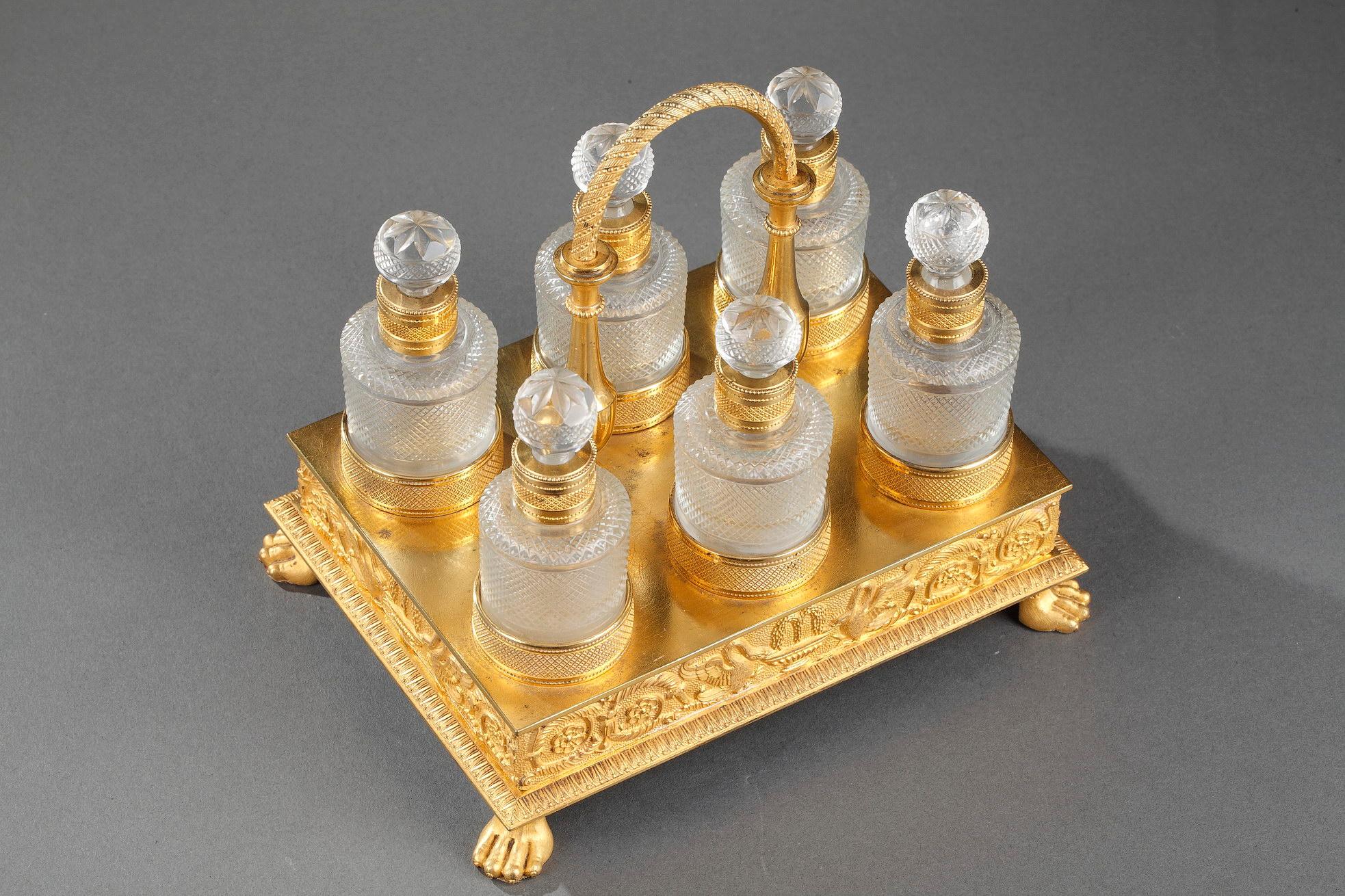 Cellaret de parfum Charles X en cristal taillé et bronze doré. Bon état - En vente à Paris, FR