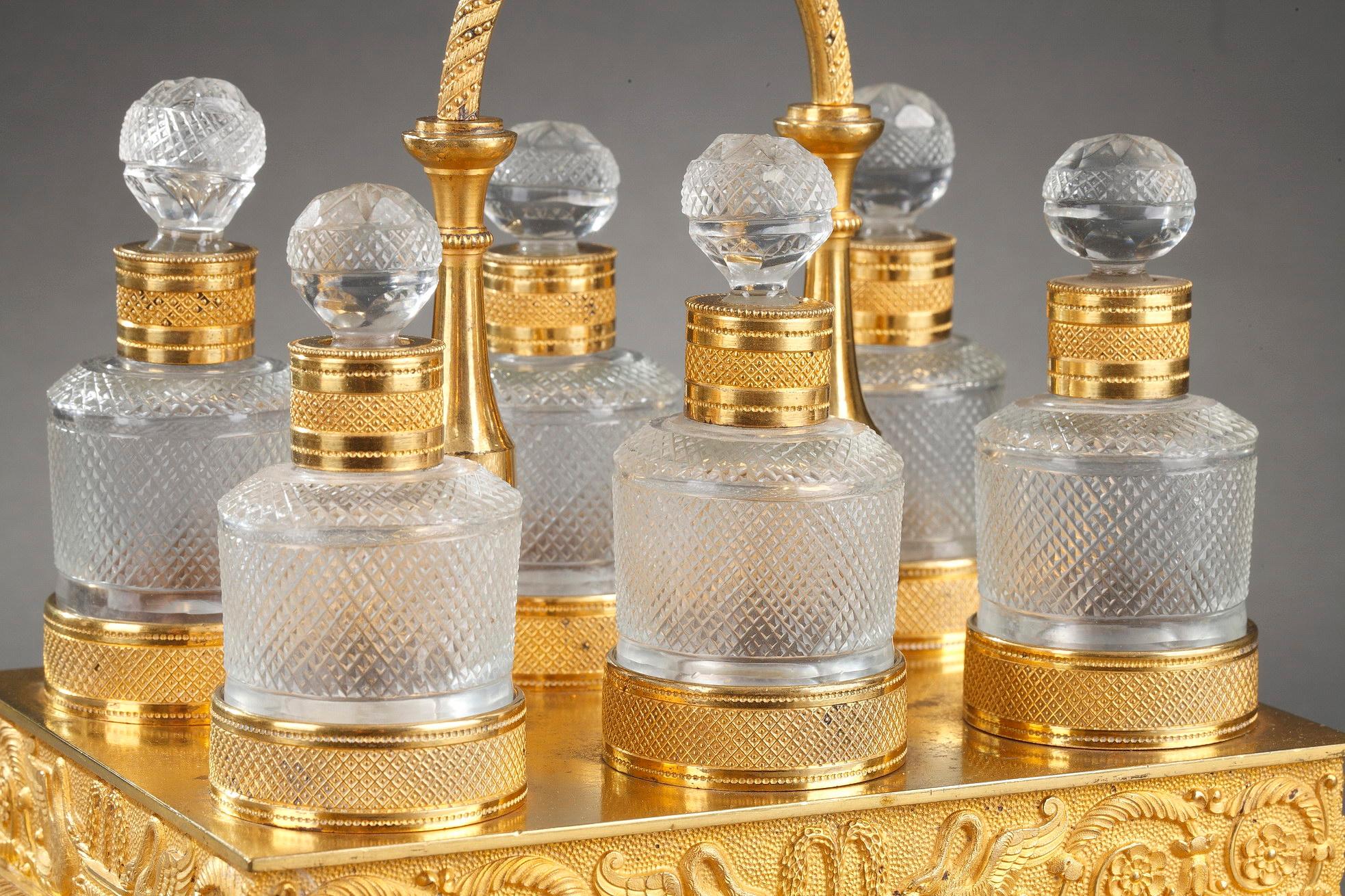 Cellaret de parfum Charles X en cristal taillé et bronze doré. Unisexe en vente