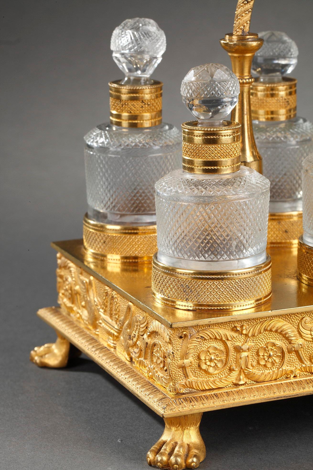 Cellaret de parfum Charles X en cristal taillé et bronze doré. en vente 1
