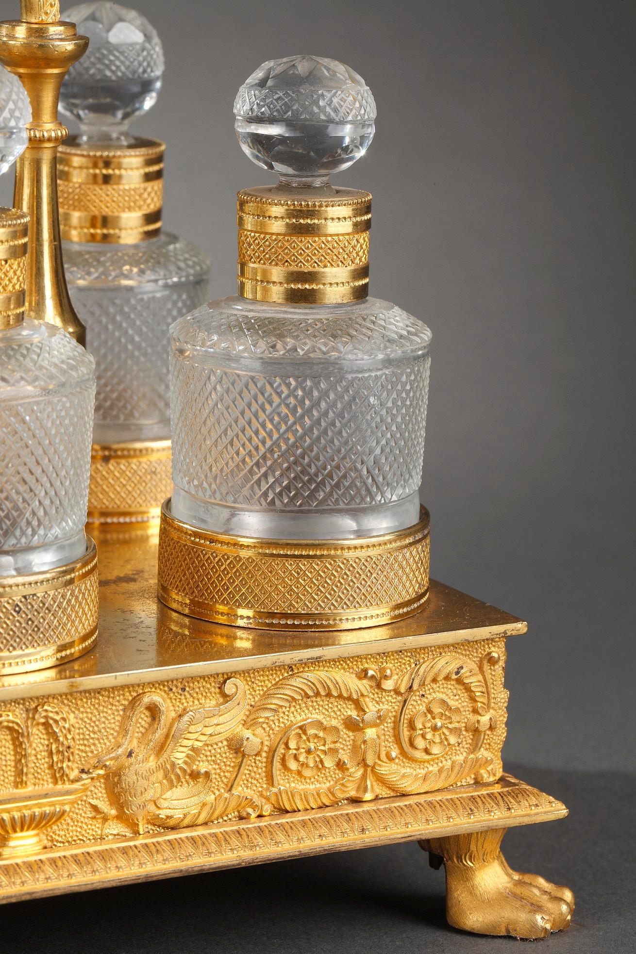 Cellaret de parfum Charles X en cristal taillé et bronze doré. en vente 2