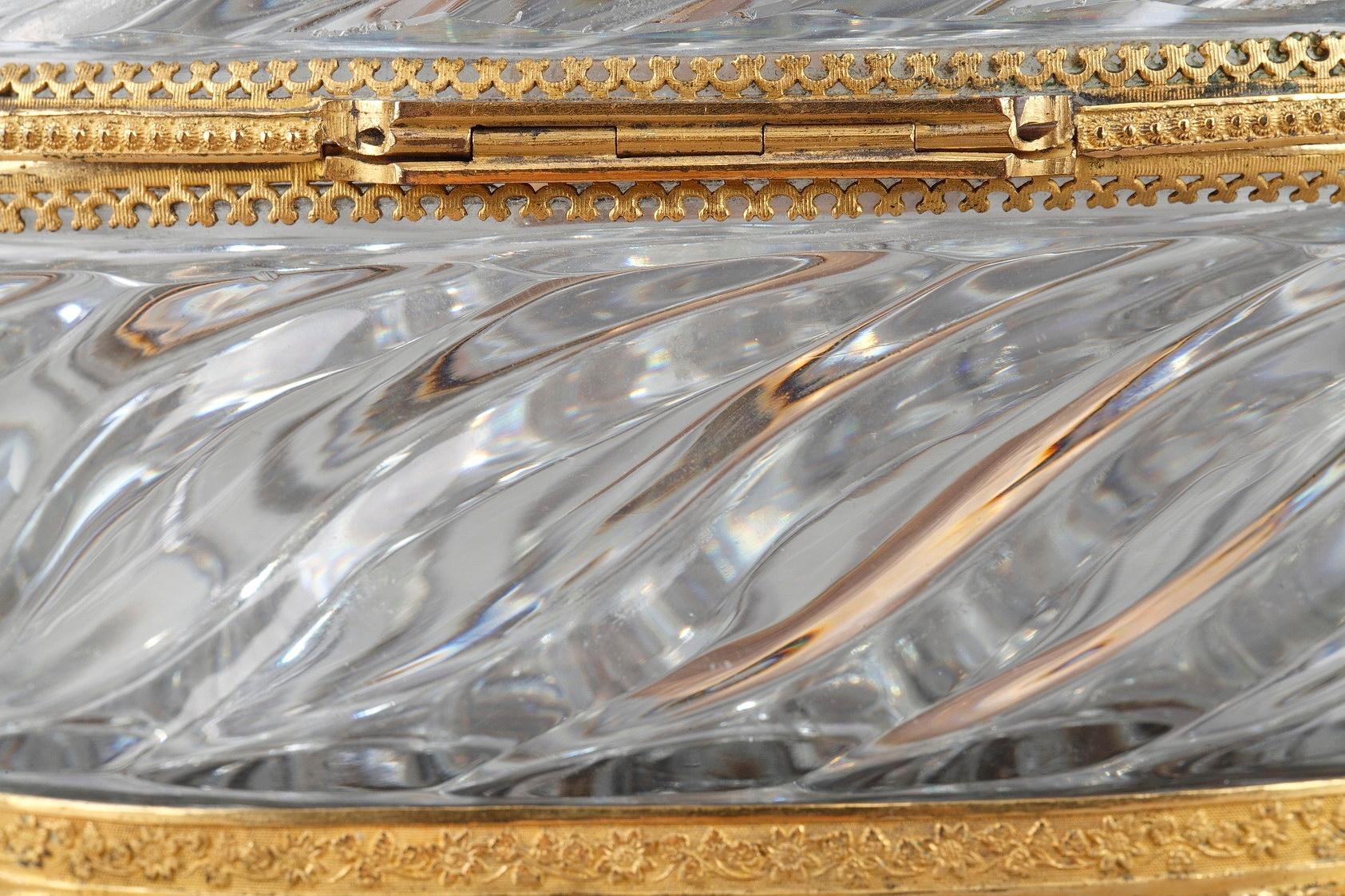 Boîte à bijoux en cristal taillé et bronze doré Charles X en vente 5