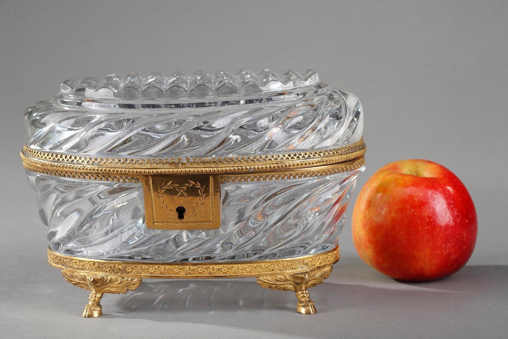 Boîte à bijoux en cristal taillé et bronze doré Charles X en vente 6