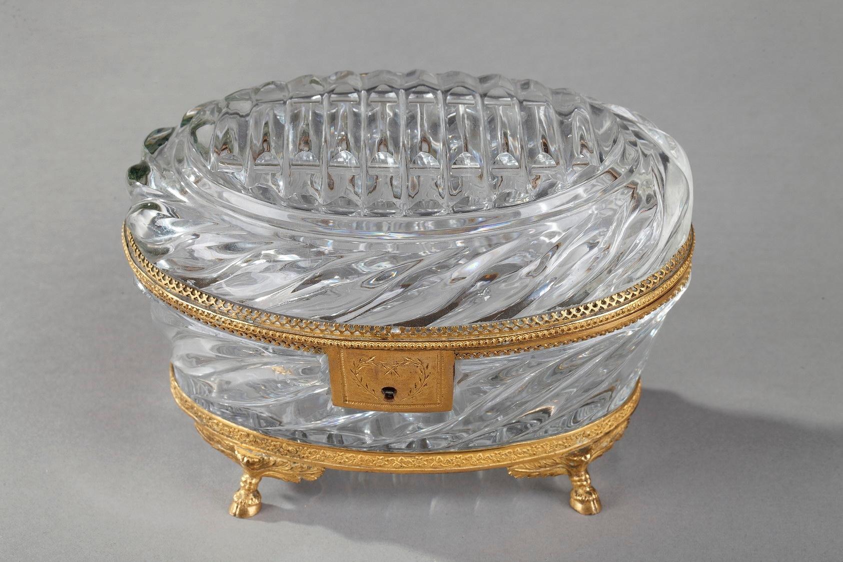 Boîte à bijoux en cristal taillé et bronze doré Charles X Bon état - En vente à Paris, FR