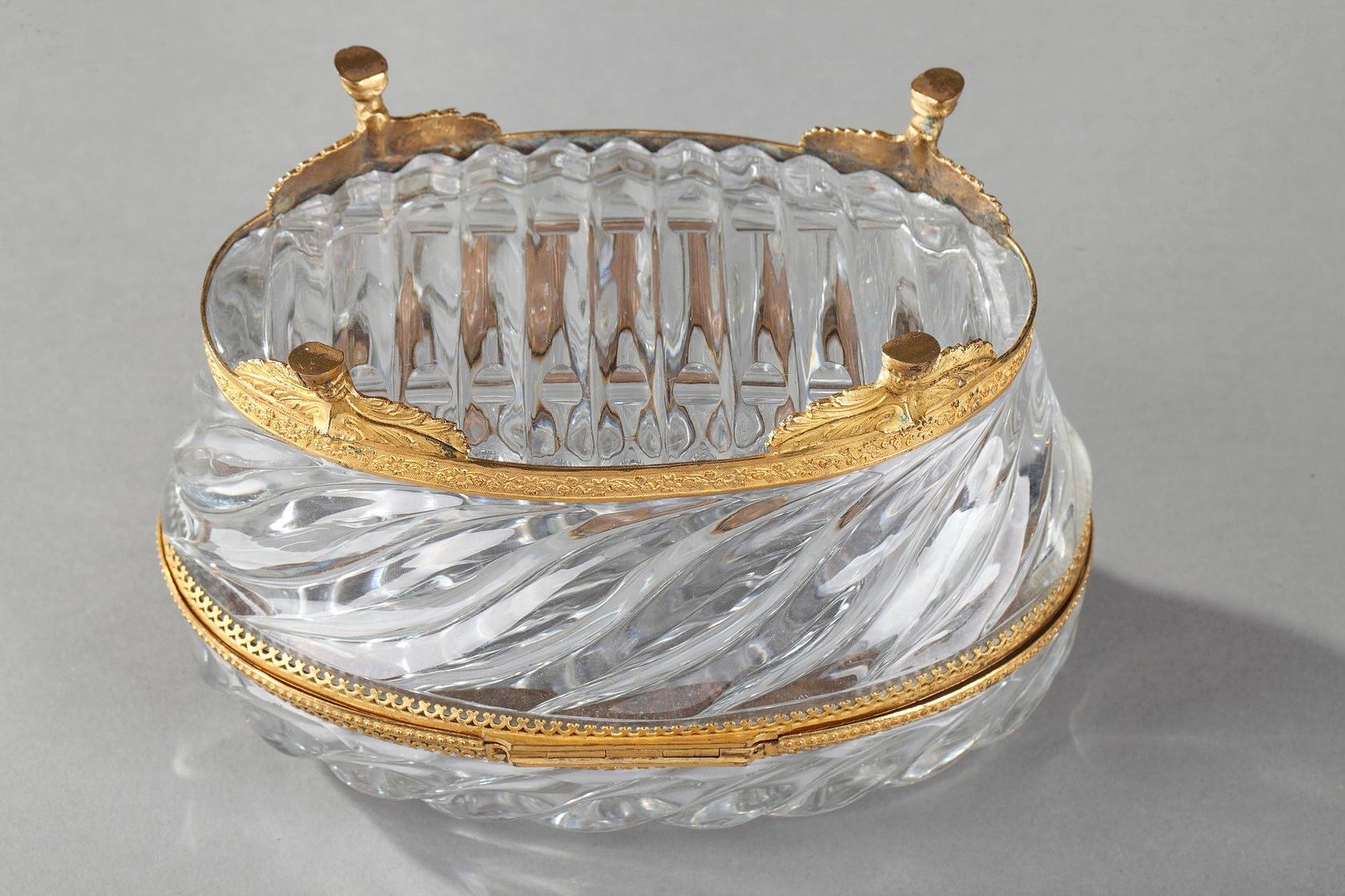 Boîte à bijoux en cristal taillé et bronze doré Charles X en vente 1