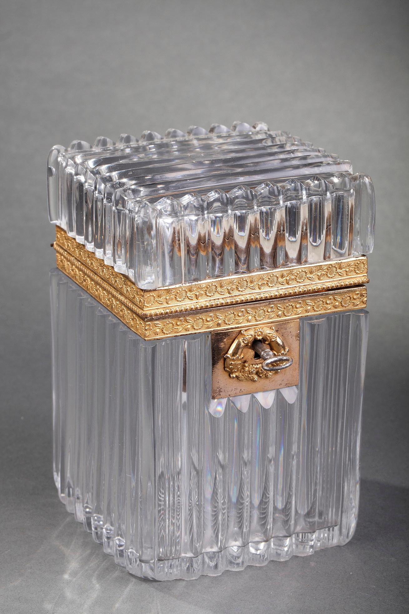 Charles X Cut Crystal Casket with Ormulu Mounts In Good Condition For Sale In Paris, FR