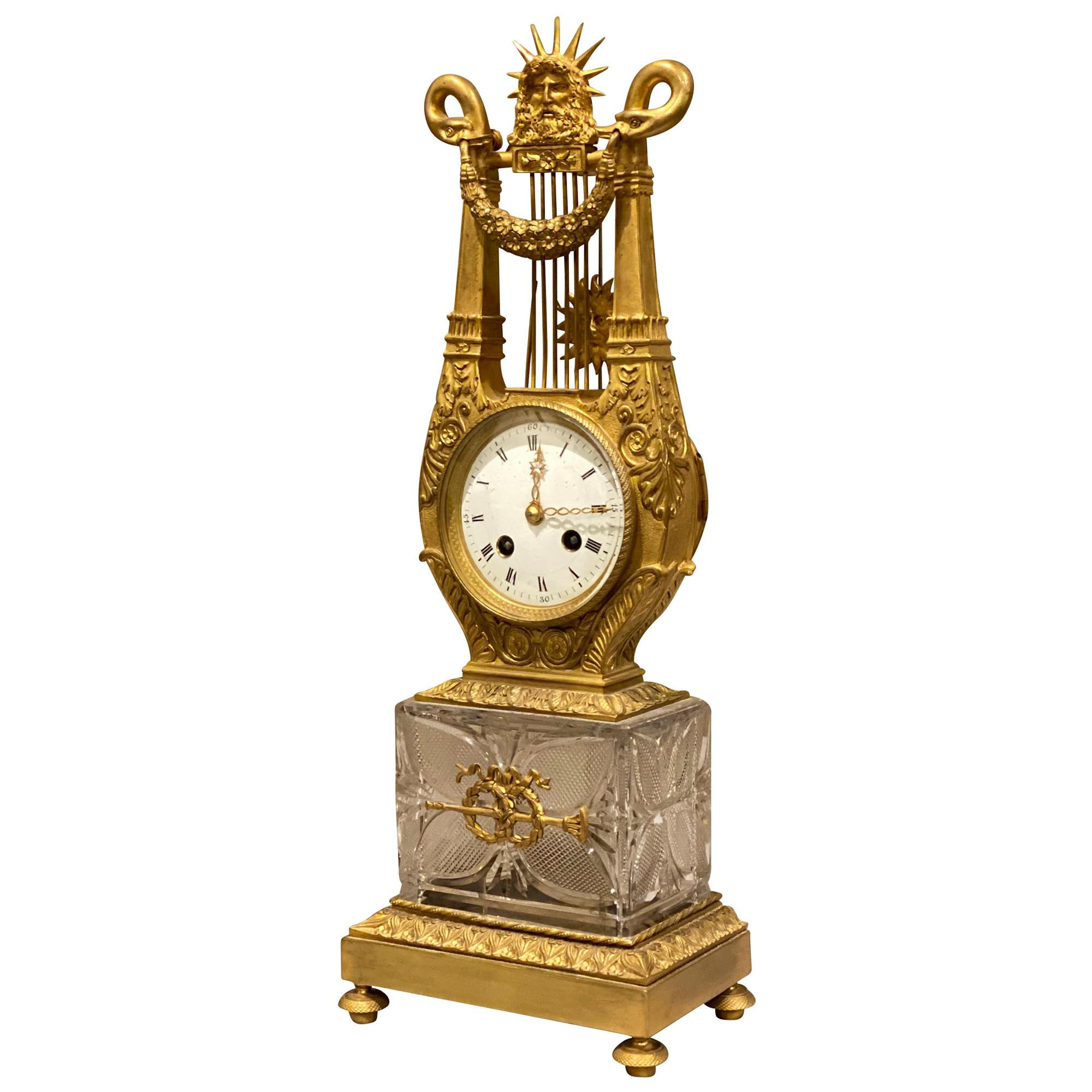 Pendule de cheminée en verre taillé et bronze doré Charles X