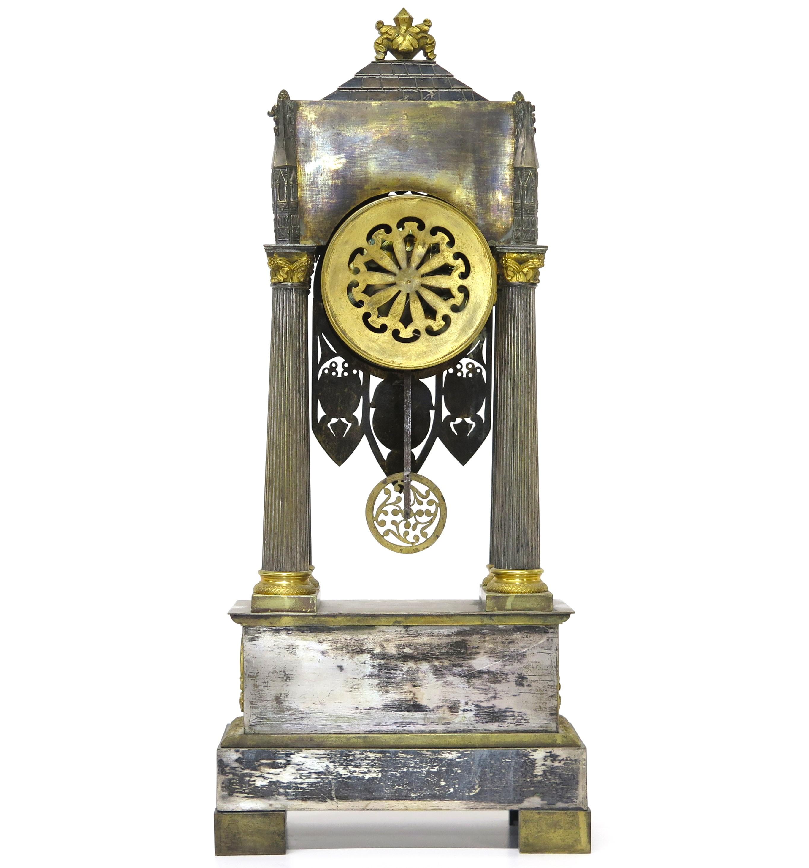 Horloge Charles X dorée et argentée Bon état - En vente à Dallas, TX