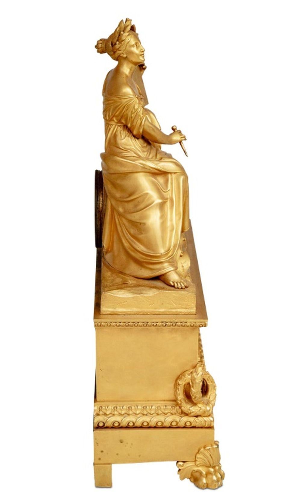 Horloge de cheminée figurative en bronze doré Charles X Bon état - En vente à Astoria, NY