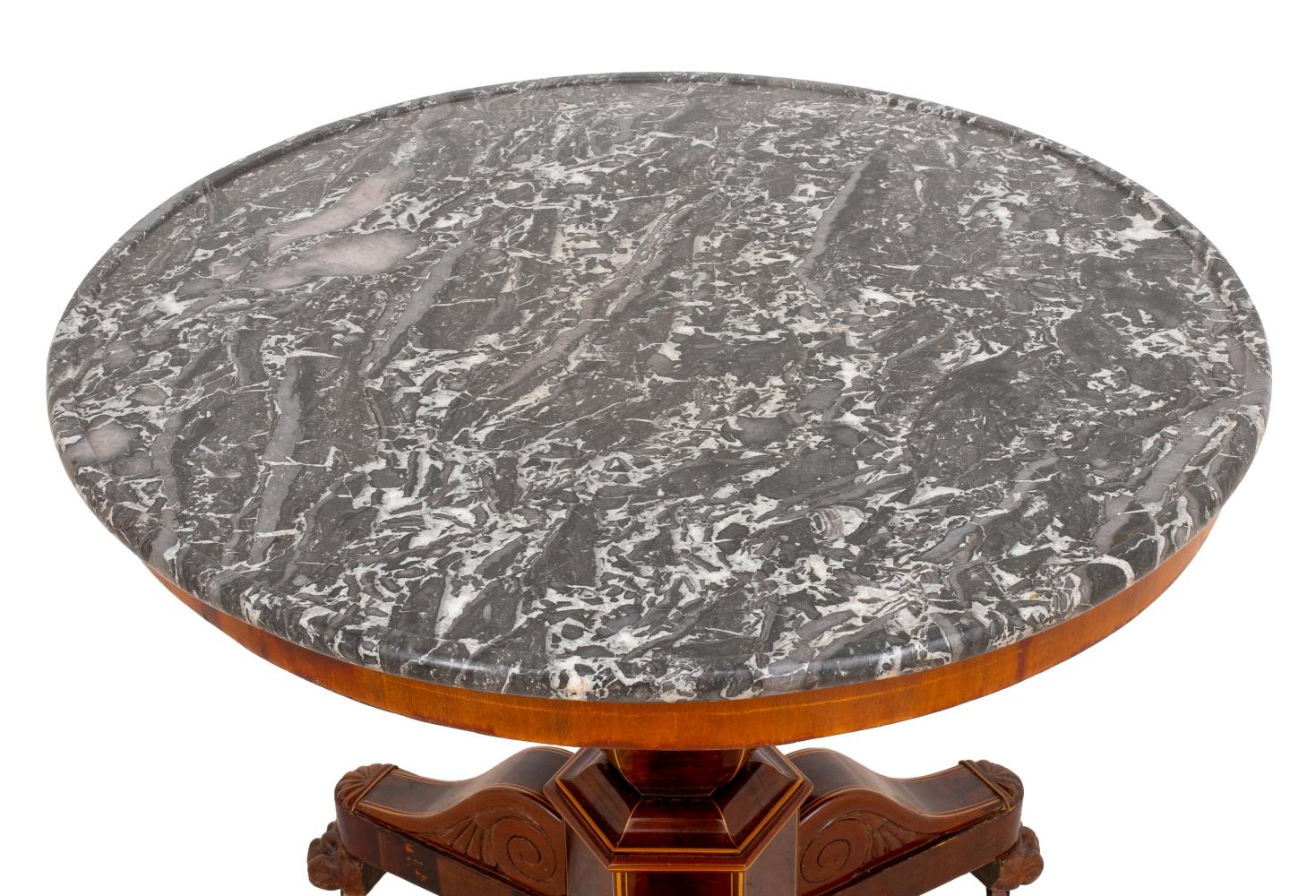 XIX secolo Gueridon Charles X in mogano con piano in marmo fossile in vendita