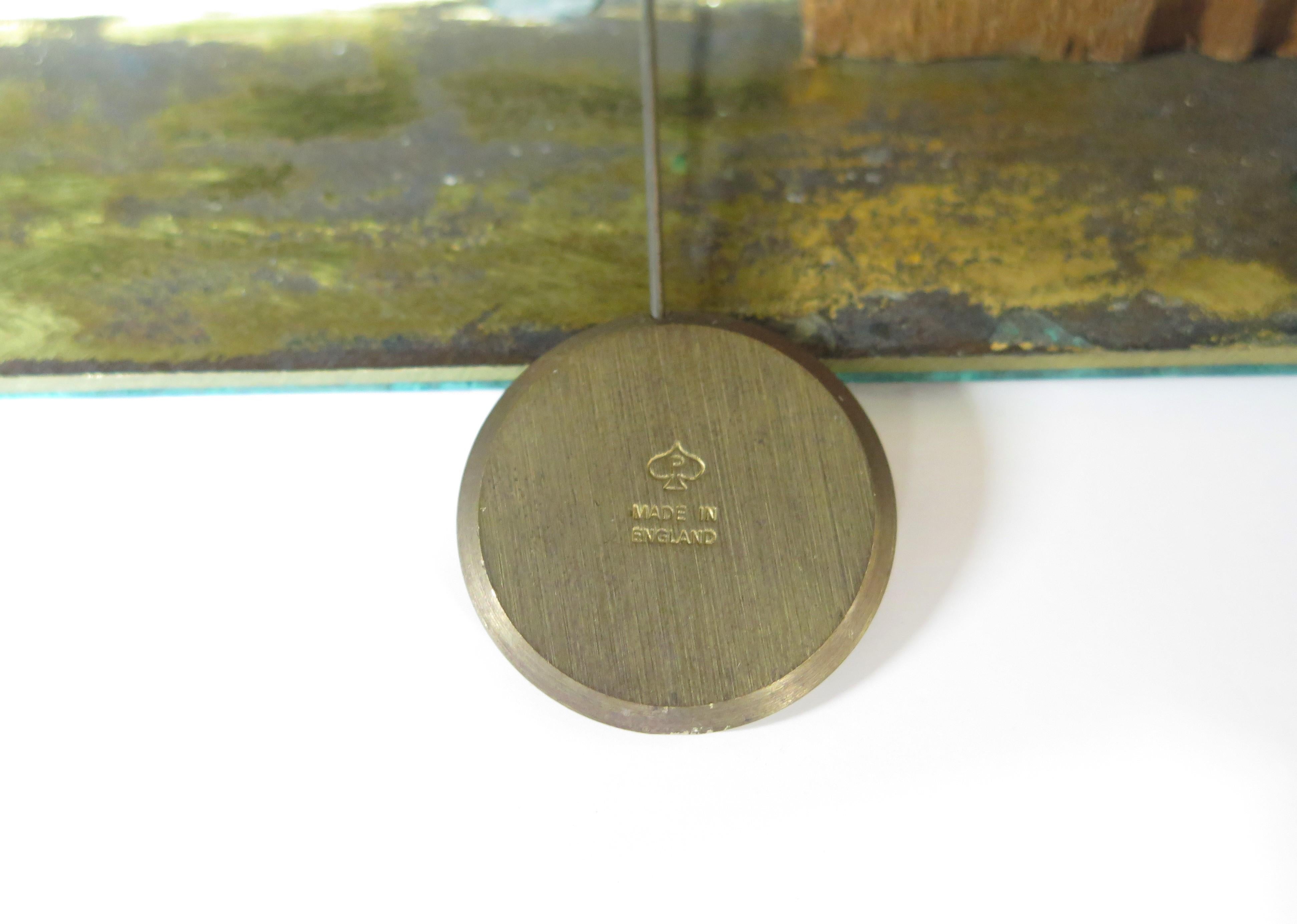 Pendule de cheminée Charles X en malachite et bronze doré représentant Psyché et la boîte dorée en vente 8