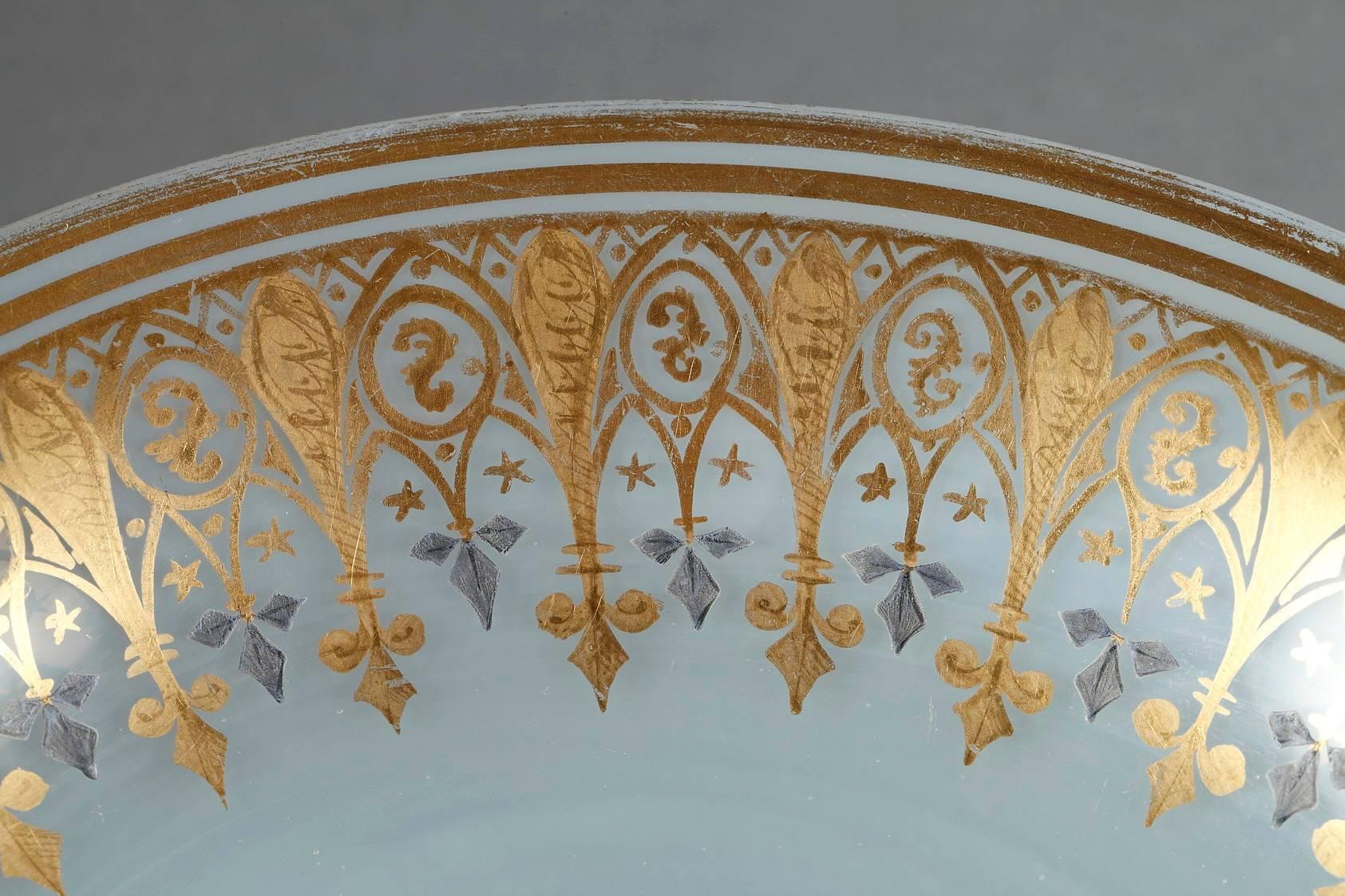 Peint Tasse en opaline Charles X avec décoration Desvignes en vente