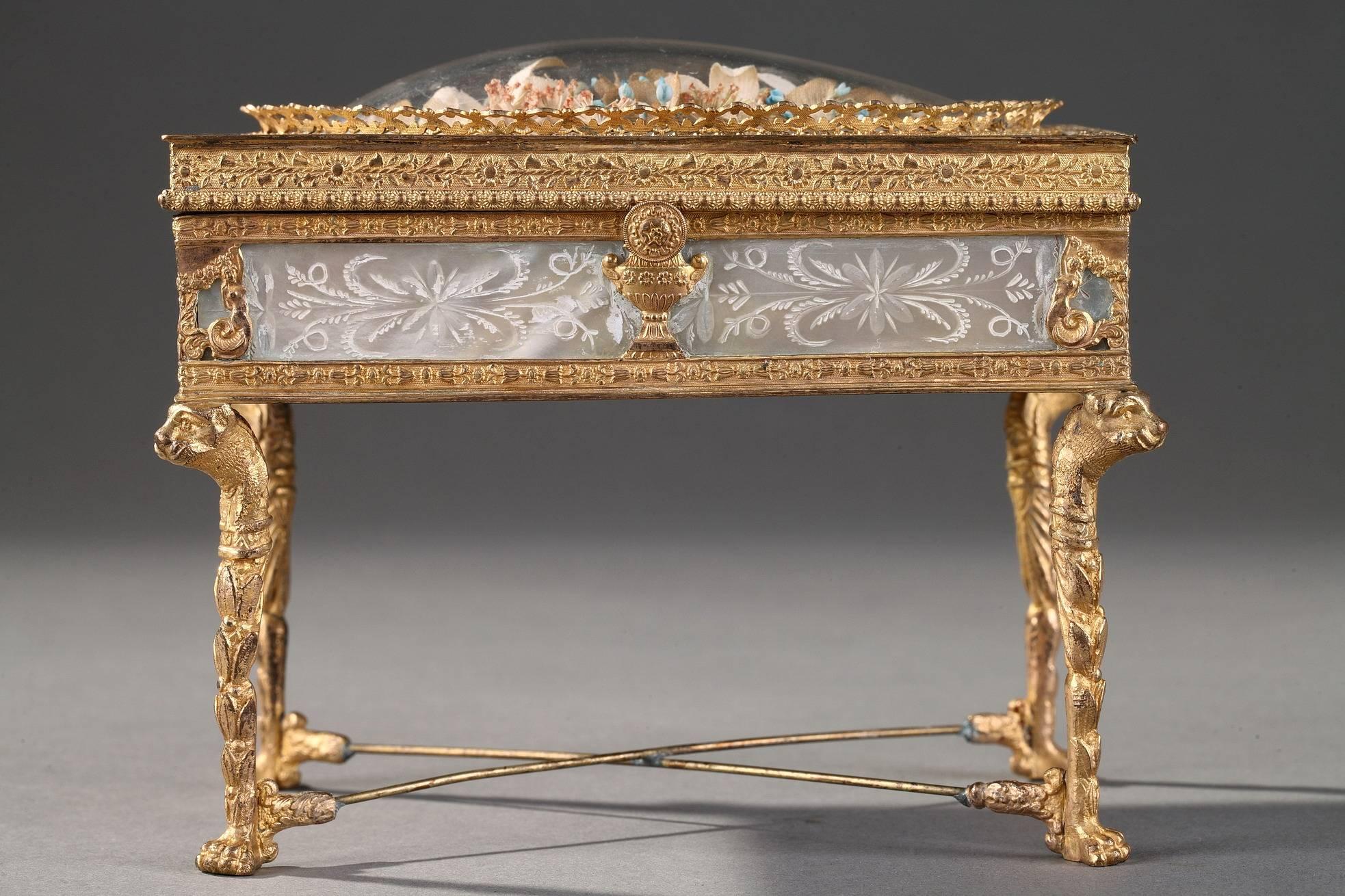 Early 19th century Charles X rectangular console box in mother of pearl and gilt bronze mounts, finely chiseled with branches and flowers. It is set on four foliated feet decorated with lion heads. Friezes with floral pattern and foliage decorate