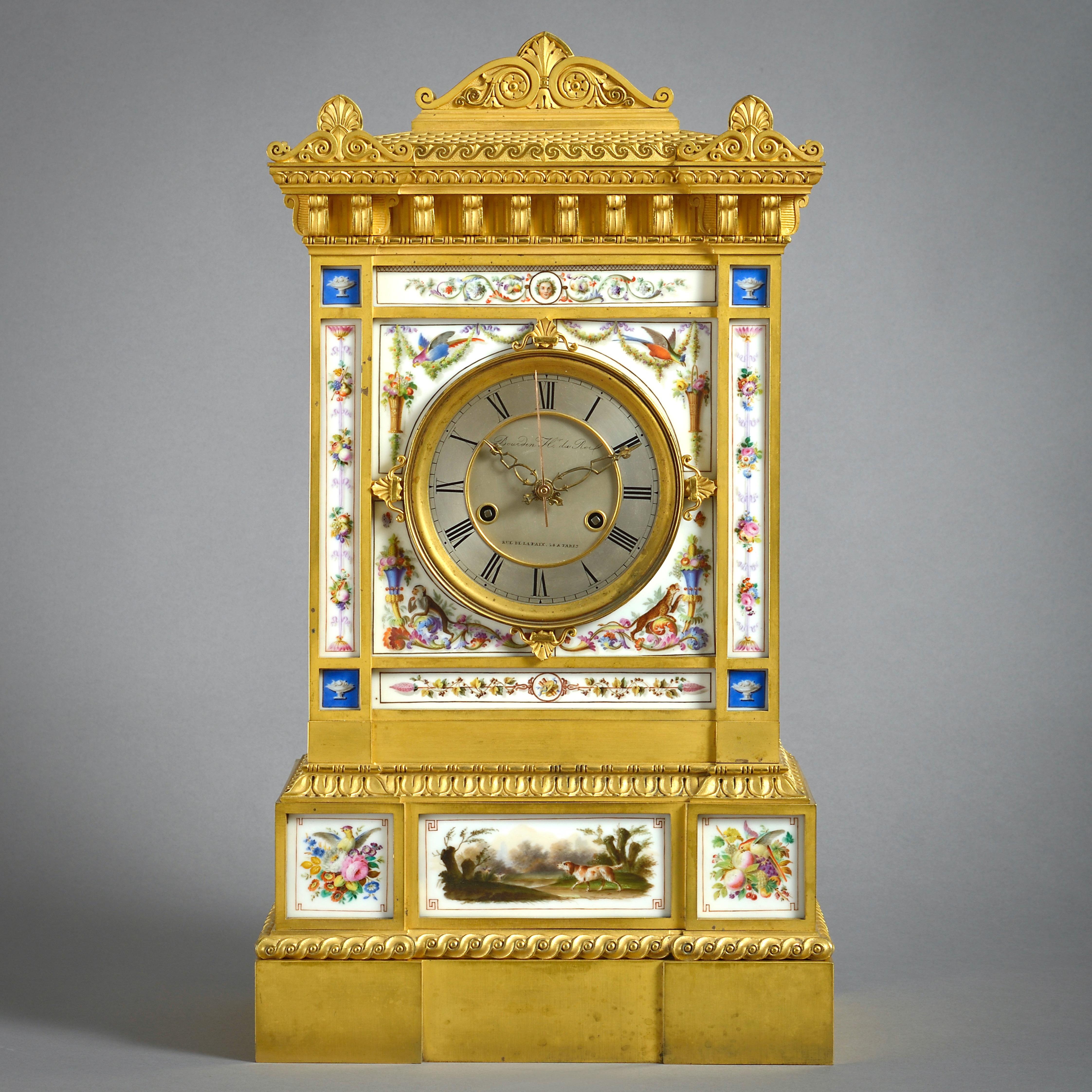 OROLOGIO IN PORCELLANA DI PARIGI E ORMOLU DI CHARLES X, L'ORMOLU È ATTRIBUITO A JEAN FRANÇOIS DENIERE, 1830 CIRCA.

Il quadrante è firmato Bourdon Hr du Roi RUE DE LA PAIX 24 A PARIS