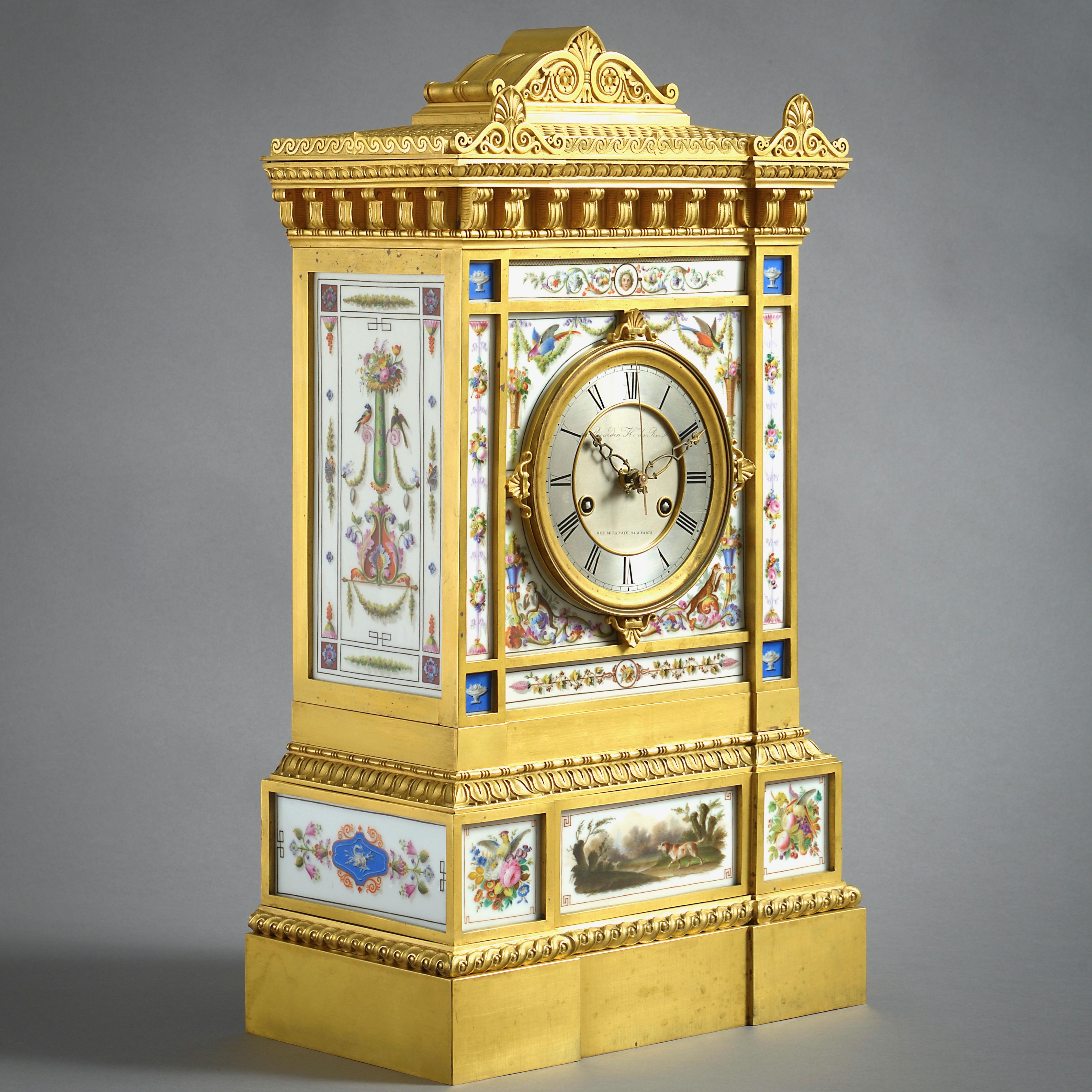 XIX secolo Orologio in porcellana Charles X e Ormolu di Charles Paris in vendita