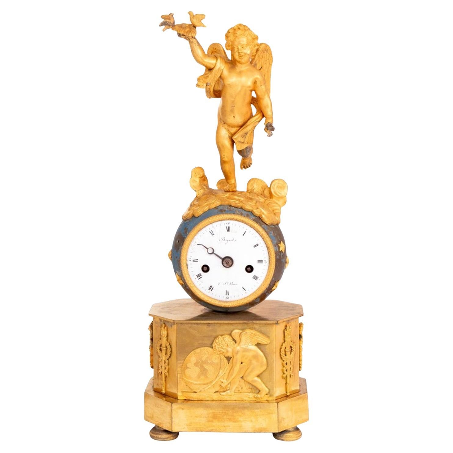 Pendule de cheminée "Cupidon" en bronze doré Charles X