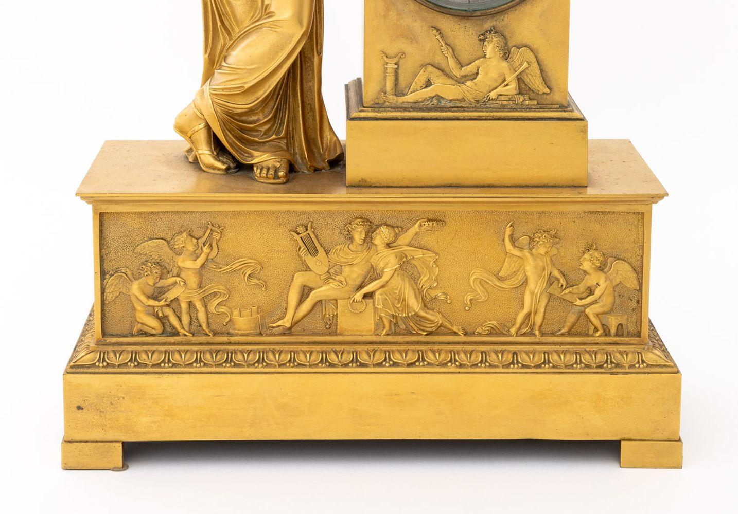 Argenté Charles X Horloge de cheminée figurative en bronze doré en vente