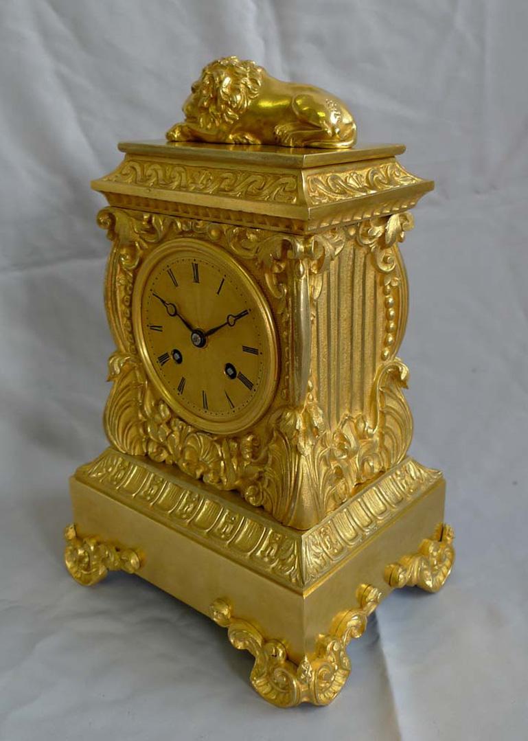 Charles X Ormolu French Mantel Clock Surmounted by Lion In Good Condition For Sale In London, GB
