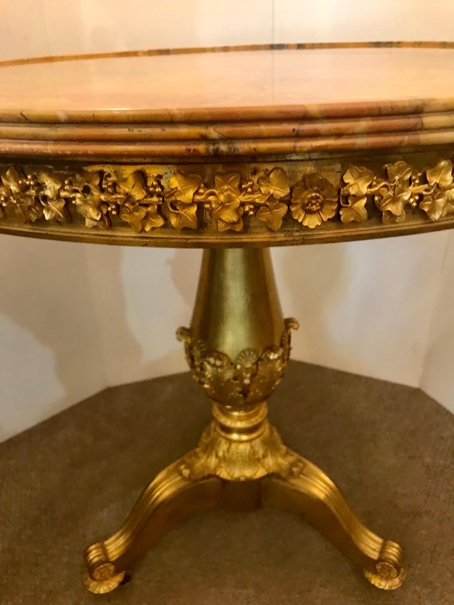 Important guéridon en bronze doré de la période de la restauration, vers 1820, attribué à Thomire en vente 1