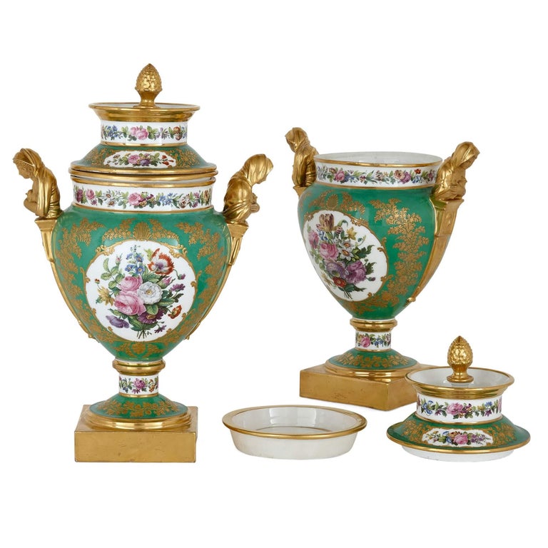Charles X Period 80-Piece Paris Porcelain Service by Feuillet For Sale 1