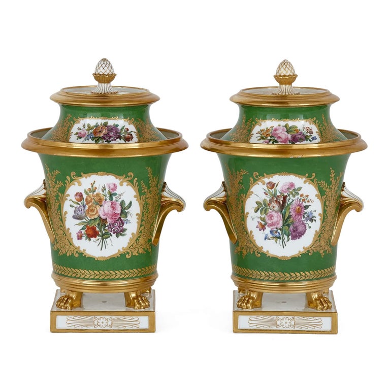 Charles X Period 80-Piece Paris Porcelain Service by Feuillet For Sale 2