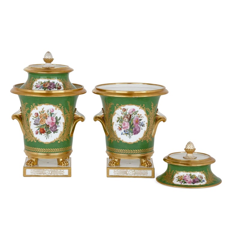 Charles X Period 80-Piece Paris Porcelain Service by Feuillet For Sale 3